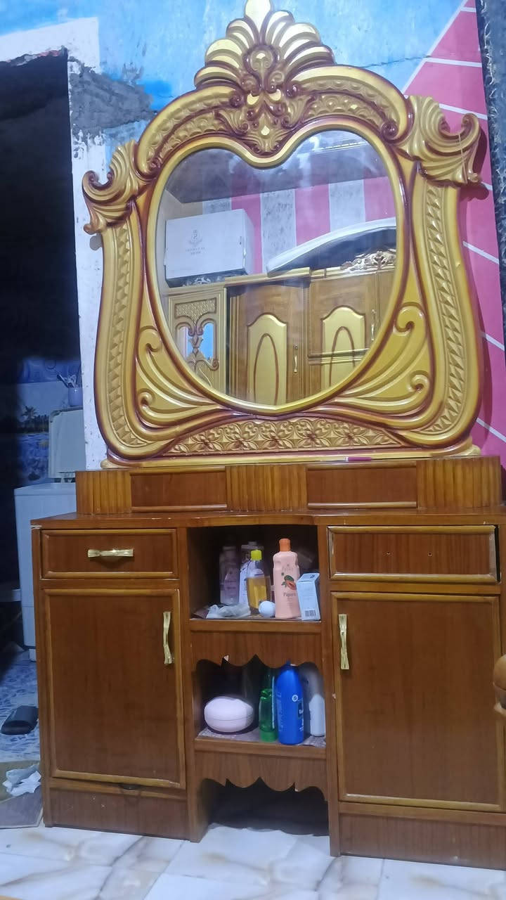 سلام عليكم غرفه اخشاب كامله  نضيف قويه سعره 500  اذا شراي راسلني ***********عنوان البصره
