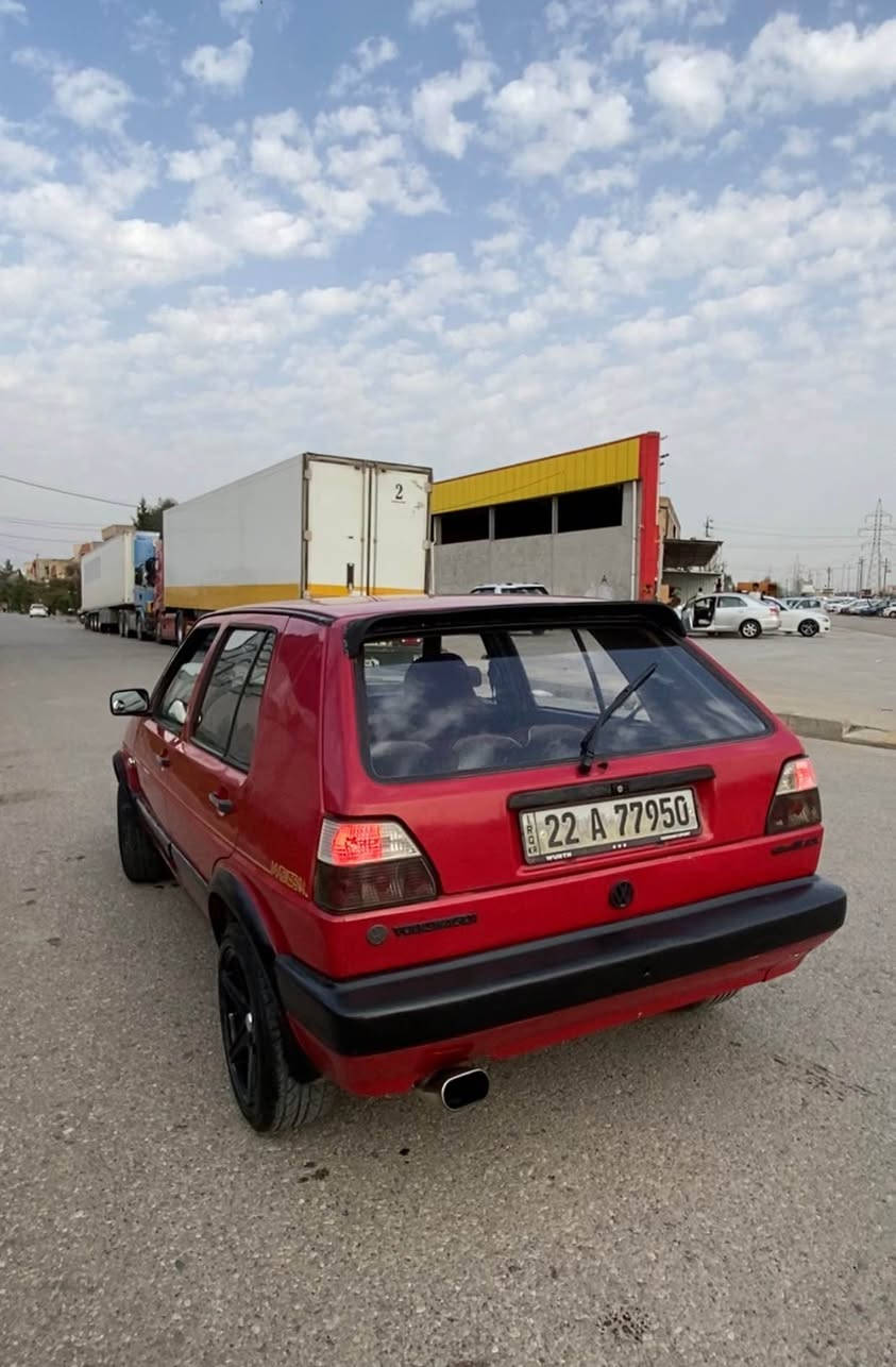 Slaw 
كولف 1990 مةكينه جوار بستن كير عادي 
سيارةكة زور خةوينه سبوغ عامه بو جواني 
سيارةكة زور جوانه و سبورته سعري 33مجالى كةم 

كولف موديل ١٩٩٠ مكينه اربع سلندر كير عادي بلادي 
سيارة كلش حلوه ورياضيه سعر 33 مجال قليل 
*********** أربيل, العراق
