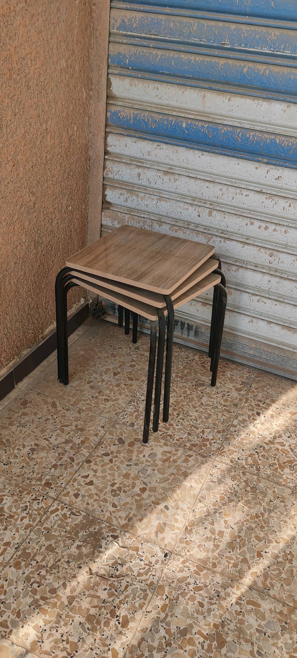 طاولات ضيافة الثلاثي بسعر 45 الف 
قياس الدائري والمربع 40×40
قياس المدرج 
الكبير 40
الوسط 38×35
الصغير 30×35