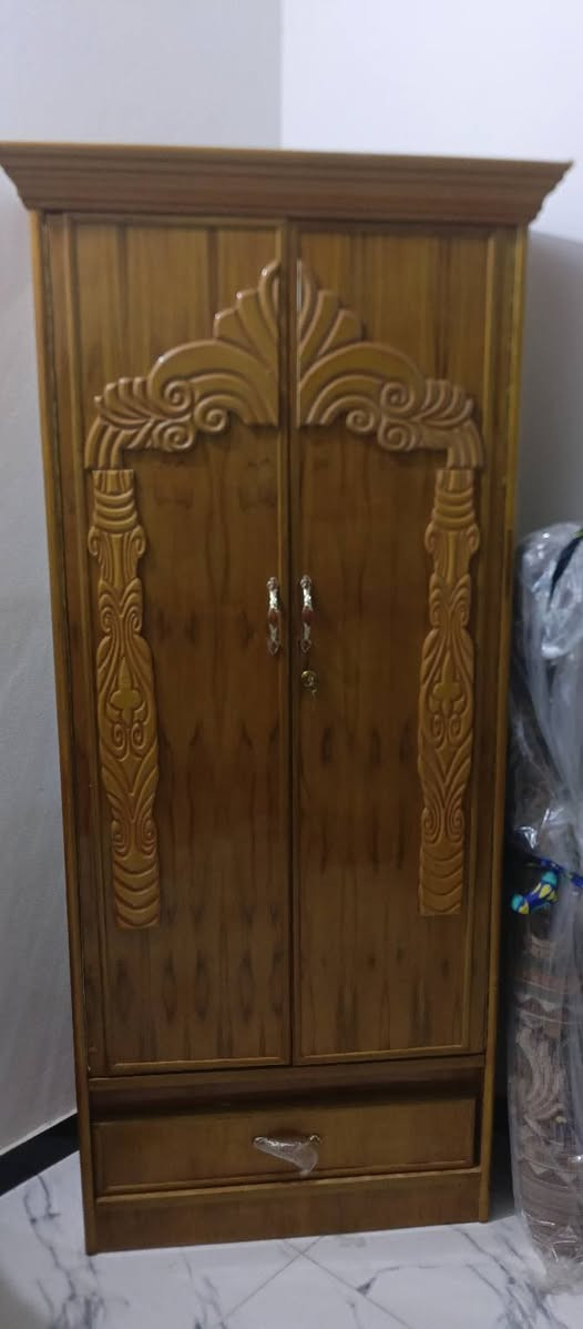 السلام عليكم غرفه للبيع جديده المكان واسط العزيزيه السعر800/رقم الهاتف ***********
