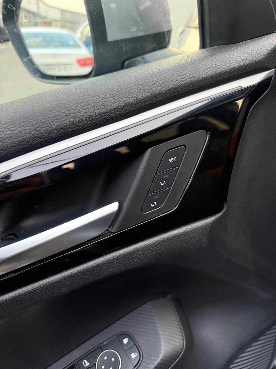 فول فول مواصفات

بانوراما
4x4 دبل اكسل
كاميرا ٣٦٠
داتاشو
كشن كهربايي
كشن خزن
كشنات جلد
بردات خلفيه
صندوق كهربائي 
حساسات امامي و خلفي
رادار امامي و خلفي و جانبي 
تحديد مسار
شحن موبايل واير ليس

حادث فقط بونيت صبغ 
ارباك ستيرن فقط

سعر ٢٢٢$

مكان اربيل

رقم كاتي
تترقم شمالي

*********** أربيل, العراق
