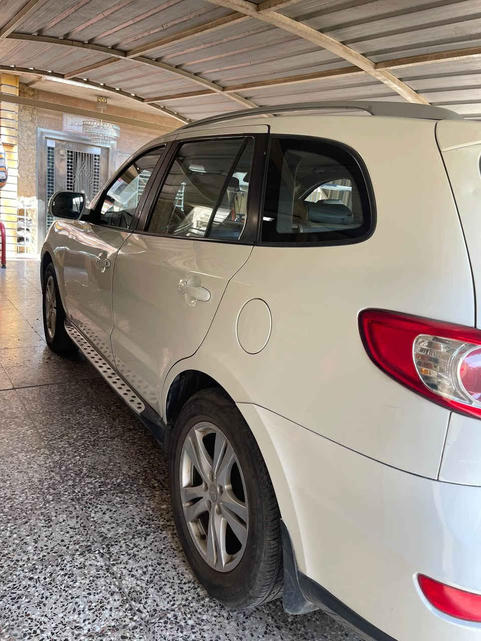 هونداي سنتافي ٢٠١٢ للبيع
محرك ٣٥٠٠ 

6 سلندر 

نضام AWD 

ثلاجة 

حساسات 

7 راكب 

تبريد 3 قطع 

بيهة تكحيل وامور بسيطه ابيع اربع قطع 

ممشة 133الف 

محرك وكير تجفيت من الوكاله 

السعر ١٢٧

مكان السياره الاعظمية
***********

