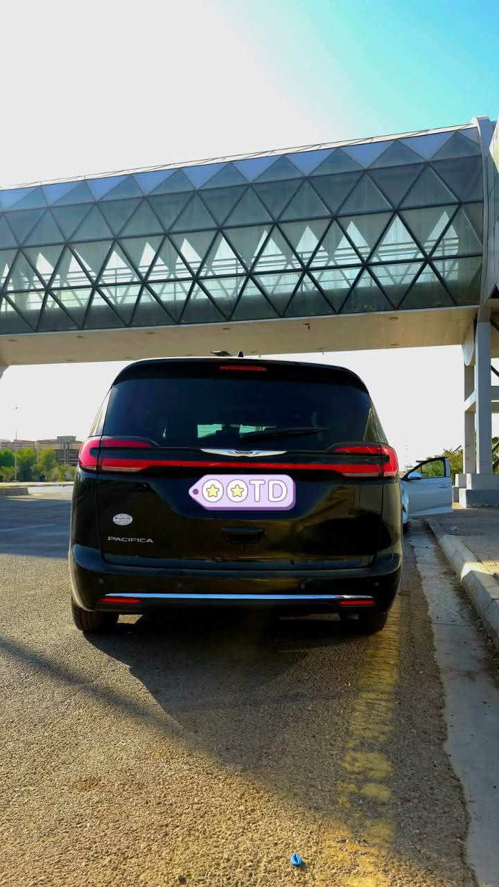 Chrysler pacifica touring L 2024 v6
كرايسلر باسفيكا تورنك ال ٢٠٢٤ 
محرك V6 سعة 3.6 لتر Pentastar
قوة 287 حصان
عزم 355 نيوتن متر
كير أوتوماتيك 9 سرعات
دفع أمامي FWD
خزان وقود 72 لتر تقريباً
صرفية وقود:
مدينة: 19 MPG
طريق سريع: 28 MPG
معدل: 22 MPG 
✅ أبواب جانبية كهربائية منزلقة
✅ باب خلفي كهربائي
✅ تشغيل عن بعد Remote Start
✅ دخول ذكي Keyless Entry
✅ تشغيل زر Start/Stop
✅ شاشة Uconnect 5 قياس 10.1 إنج
✅ Apple CarPlay
✅ Android Auto
✅ Bluetooth
✅ أوامر صوتية
✅ تحديثات OTA
✅ شاشة معلومات رقمية للسائق
✅ منفذي USB أماميين وخلفيين
✅ تكييف أوتوماتيك ثنائي المناطق
✅ تكييف خلفي مستقل
✅ مقاعد أمامية مدفأة
✅ مقعد السائق كهربائي 12 اتجاه
✅ دعم قطني كهربائي للسائق
✅ مقود مدفأ ومكسو بالجلد
✅ ستائر تخزين كثيرة داخل السيارة
الصف الثاني يختفي بالكامل بالأرضية.
الصف الثالث يختفي بالكامل بالأرضية.
تتحول السيارة تقريباً إلى فان شحن خلال دقائق.
✅ Adaptive Cruise Control
✅ Lane Keep Assist
✅ Lane Departure Warning
✅ Blind Spot Monitoring
✅ Rear Cross Traffic Alert
✅ Forward Collision Warning
✅ Automatic Emergency Braking
✅ Rear Parking Sensors
✅ كاميرا خلفية ParkView
✅ Hill Hold Assist
✅ 8 وسائد هوائية تقريباً 
السيارة ماشية ٣٧ الف ميل 
السيارة جديدة و نظيفة ما بيها اي نقص ، حادثها فقط بارد براس البنيد و الجاملغ بدون اي صبغ 
الحادث جاي على حساس الايرباكات ف طاكات رغم الحادث كلش بسيط
داخله كتاب شهداء رقم الانبار 
السعرر ٢٦٠ 
الاستفسار ***********
