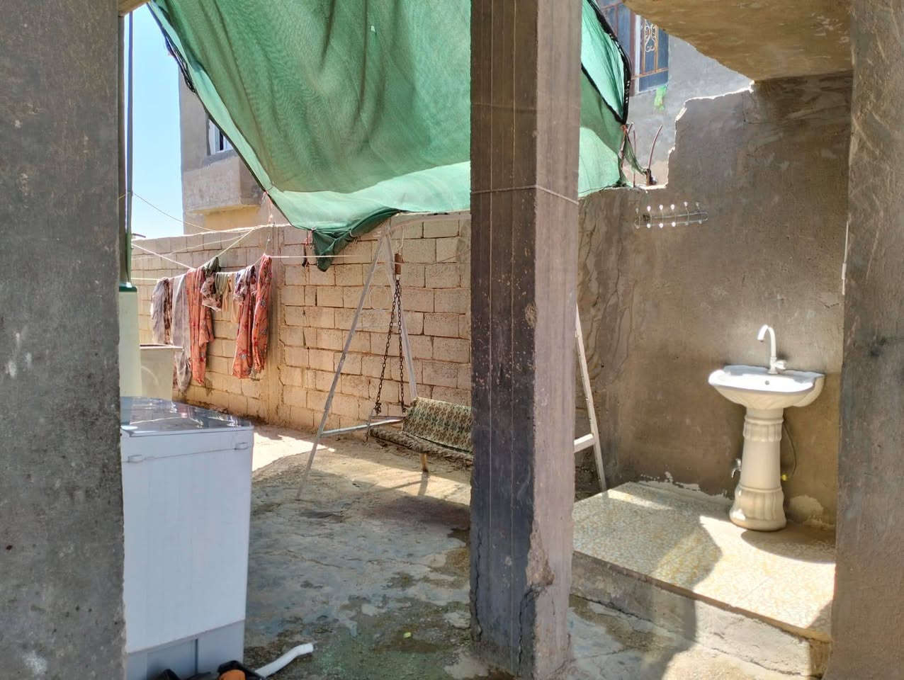 سلام عليكم بيت للبيع زراعي مساحه350 مكان محاويل بدع الكبير يم معمل زمزم سعر  خاص مي رسلاه كهربائية موجوده مو الده حي موجوده محوله قريبه حيل 500 متر عن شارع حله بغداد رقم الهاتف ***********
