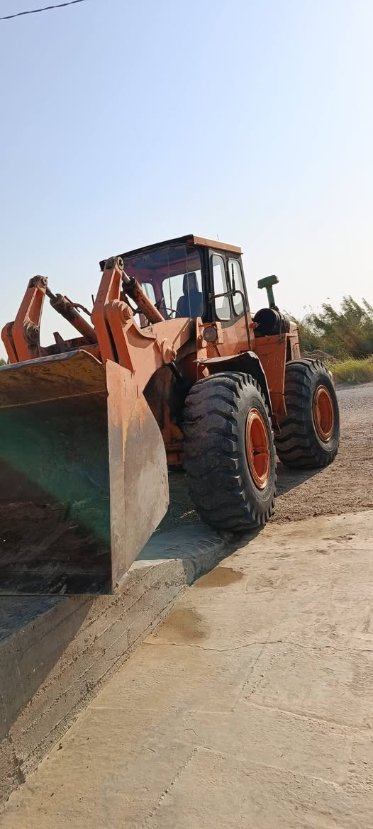 للبيع شفل فالفو حجم 80 جاهز للعمل كير ومحرك خير من الله رقم بصره اسود فحص مؤقت للتواصل ***********
