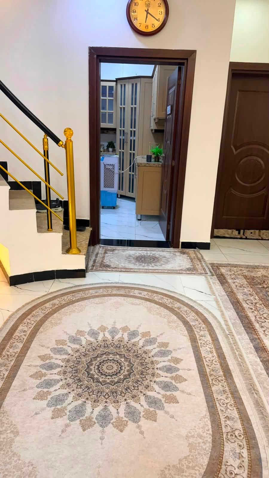 مجمع الرواد • طابق ونص • ٢٤٠م