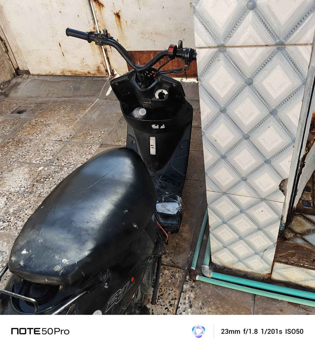سلام عليكم شباب دراجه للبيع دراجه حلوه وجاهزه كلسي ماعوزهاا شلعه ومعدل طير توايرهاا نضاف جدد مكينه مفتوحه مره وحده سعرهاا 130 وبيهاا مجال حك. جيه عنوان حولي الاف دار  ***********

نص مكتوب في الصور:
- NOTE50Pro 23mm f/1.8 1/337s ISO50
- NOTE50Pro 23mm f/1.8 1/210s ISO50
- NOTE 50 Pro 23mm f/1.8 1/201s ISO50
- NOTE 50 Pro 23mm f/1.8 1/186s ISO50