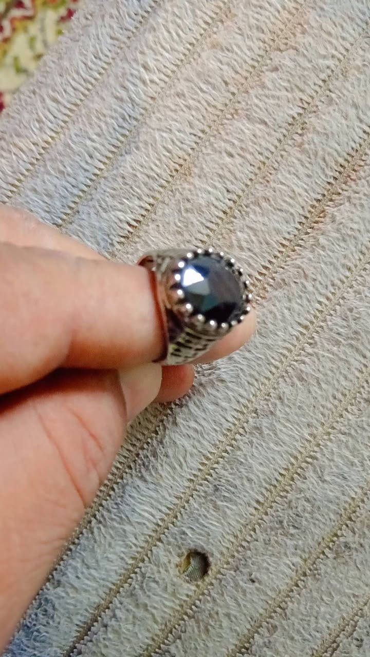 سلام عليكم سن الذئب ٣ محابس سليماني لبيع السعر ١٠٠ الي يردهن يتصل خاص ماجاوب ***********
