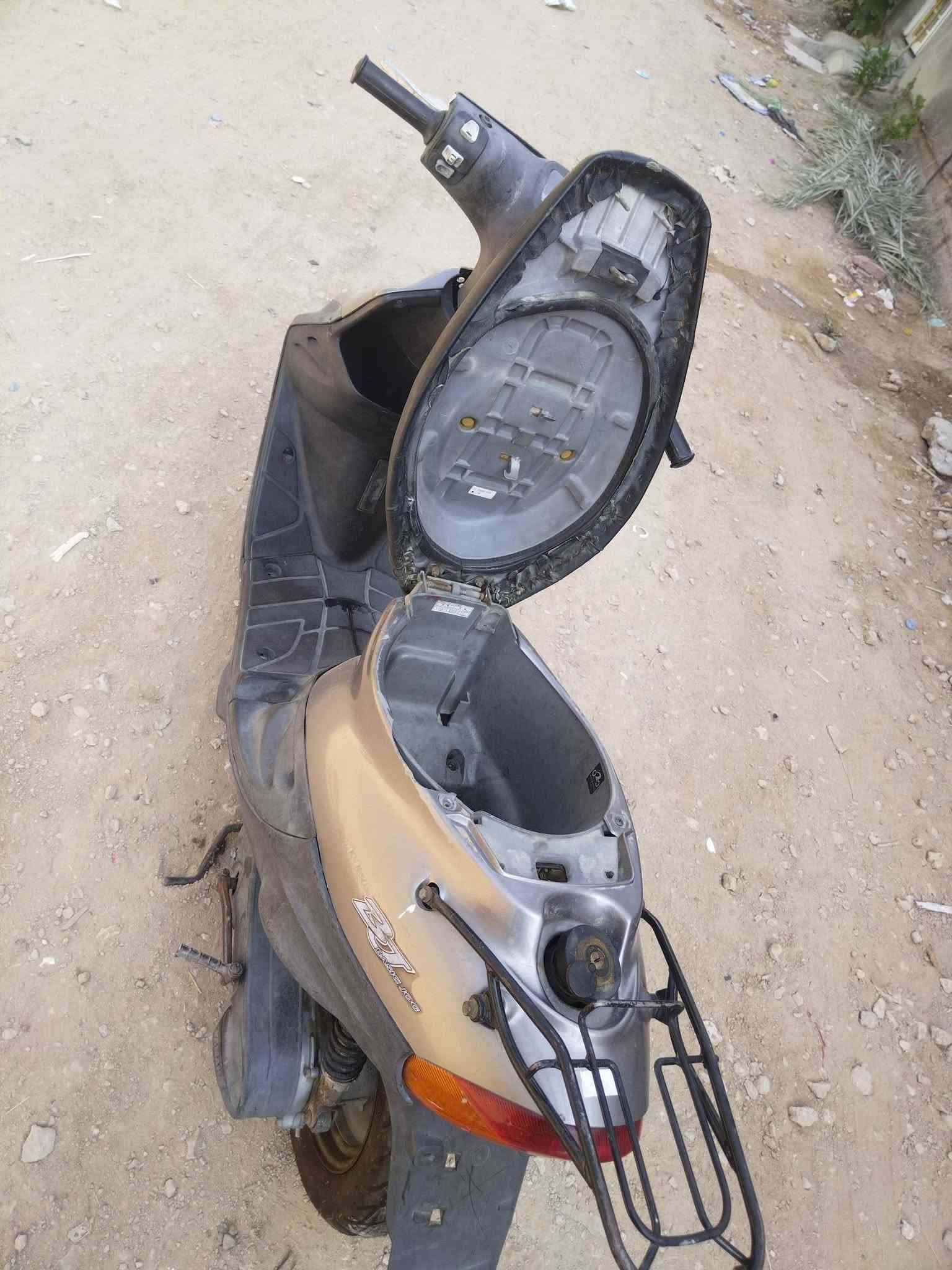 بيجي للبيع دراجه ناعمه شرطط ومابيه اي نقص جاهزه من كلشي باتري جديد تايرات ثنين جدد لايت جديد كهربائيات كله شغاله مكينه عشرطط معدل وناعمه  دراجه (مفتوحه)  سعر 325 بيه مجال بسيط شراي تعال شوفه وتشلع عيوني لا تعاملني بالخاص صوره اذا موواضحات مخلي وياهن فيديو لا تجي تكلي دزلي صوره  مامتواجد ع الفيس هاذه رقمي مكاني السماوه حي نفط
***********
