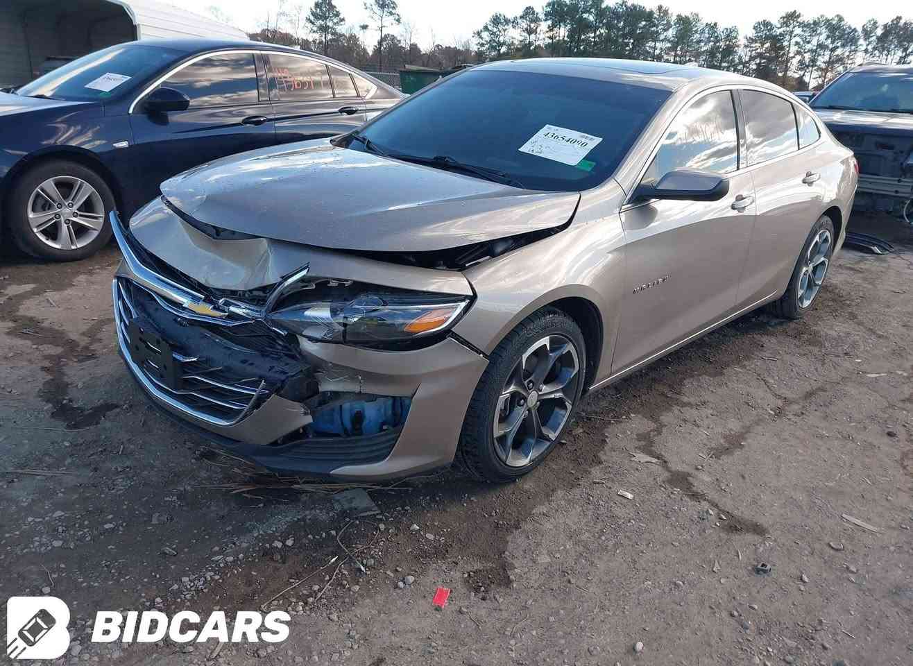 سلام عليكم للبيع ماليبو موديل ٢٠٢٤ مواصفات LT2 بانوراما ماشية ٥٤ميل بدون سبغ بدون دواخل فقط ٢ مكان رسعة  
مواصفات ويل كروم بانوراما،تبريد قطعتين،رادار ، كشن هيتر ،كهربايي و بعد هواي مواصفات 
رقم كاتي ٢ شهر باقي للرقم 
سعر ١٢٣
مكان اربيل حي فرمانبران 
***********

نص مكتوب في الصور:
- BIDCARS