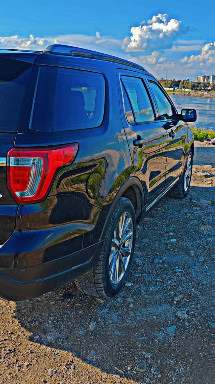 فورد اكسبلور موديل2018
فئةtlx
محركv6
فول فول مواصفات من بانوراما وانت نازل رقم واحد
كشنات vip سياحي منفصل 
7راكب 
حادث باب وجاملغ مبدل من الموئسسة بامريكه يعني تعتبر كلين تايتل بس بيها بخ كلير بداية البوند صارت هنا بل عراق 
للتواصل ***********
