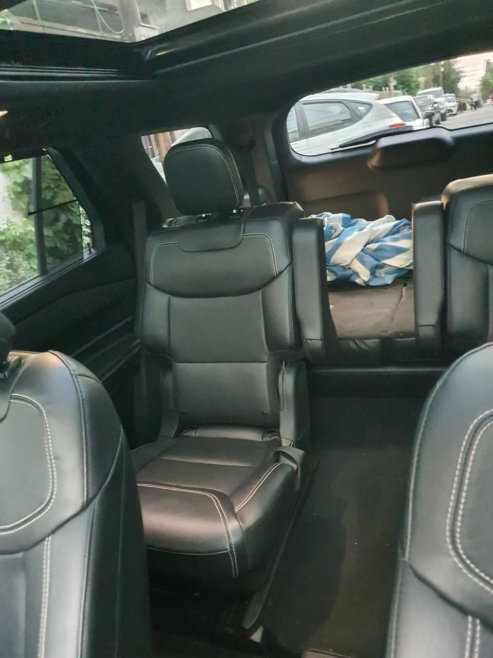 🚀🚀 فۆرد ئێکسپلۆرەر ST مۆدێل 2023 🔥🔥
(Ford Explorer ST 2023 🚀)
​سەیارەیەکی ناوازە و بێ وێنە بۆ فرۆشتن 💥✨
1FM5K8GC9PGA61858
​🔹 تایبەتمەندییە سەرەکییەکان:
🚀 مۆدێل: 2023
🐎 بزوێنەر: 3.0L V6 Twin-Turbo بە هێزی 400 ئەسپ بەتین
⚙️ سیستەمی جووڵە: دەبڵ ئەکسل (4WD / AWD)
🛣️ ڕۆیشتوو: تەنها 15,000 کیلۆمەتر
📍 تابلۆ: سلێمانی
​🔹 دۆخی لاشە و مەکینە:
✅ تەنها یەک چەمەلەغی بە بیلادی گۆڕاوە
✅ تەنها 2 بست بۆیاخی بۆنید
🛡️ ئێرباگەکانی تەقیوە و بە باشترین شێوە و بێ کێشە دانراوەتەوە
💯 گێڕ، مەکینە، ئەکسل و هەموو بەشە میکانیکییەکانی بە شەرتە و هیچ مەسرووفێکی تێدا نییە
​🔹 مواسەفات و دیزاینی ناوەوە:
👑 کوشینەکانی جلد VIP بە لۆگۆی تایبەتی ST
⚡ کوشینەکان کارەبایی، ساردکەر، گەرمکەر و خەزن (میمۆری)
💺 کوشینەکانی ڕیزی سێیەم تەواو کارەبایی بە دوگمە
🔥 سوکانی کارەبایی بە میمۆری، هیتەر و شفتات
🌈 ڕۆشنایی ناوەوەی 7 ڕەنگ (Ambient Lighting)
🖥️ کەیجی دیجیتاڵی تەواو شاشە
🎵 سیستەمی دەنگی بەناوبانگی پڕۆفشناڵ Bang & Olufsen 🔊
❄️ تبريد لەمس و تبريد مەرکەزی تەواو سەربەخۆ
​🔹 تەکنەلۆژیا و سەلامەتی:
📹 کامێرای 360 پلە (پێشەوە، دواوە و تەنیشتەکان بە ڕوونی بەرز)
🚨 ڕاداری پێشەوە (دیاریکردنی مسار و خۆپاراستن لە پێکدادان)
⚠️ ڕاداری تەنیشت و خاڵی کوێر (Blind Spot)
📡 ڕاداری دواوە و هەستەوەری (حەساس)ی پێشەوە، دواوە و تەنیشتەکان
🏎️ 7 مۆدی جیاوازی لێخوڕین بۆ هەموو جۆرە ڕێگایەک
🛑 سیستەمی Auto Hold و هاندبرێکی بەسمە
🔋 سیستەمی Auto Start / Stop بۆ کەمکردنەوەی بەکارهێنانی بەنزین
📱 بارگاوییکەرەوەی مۆبایلی بێوایەر (Wireless Charger)
🔑 بەسمەی دەرگاکان و کارپێکردن لە دوورەوە (Remote Start)
​🔹 تایبەتمەندییەکانی دەرەوە:
🚪 سندووقی دواوە کارەبایی شەفەت
✨ ئاوێنەی کارەبایی شەفەت بە دەرکەوتنی لۆگۆی ڕووناککەرەوەی ST
💡 لایت، پڕۆجێکتەر و باکگڵایتی تەواو LED و زینۆنی بیلادی
🛞 ویلی سپۆرتی قەبارە 21 ئینج بە تایەی دەنلۆپ (275/45R21 Dunlop)
​💰 نرخ: $30,000 (3 دەفتەر) و کەمێک مەجالی تێدایە 🤝
📱 ژمارەی پەیوەندی: *********** 📞
