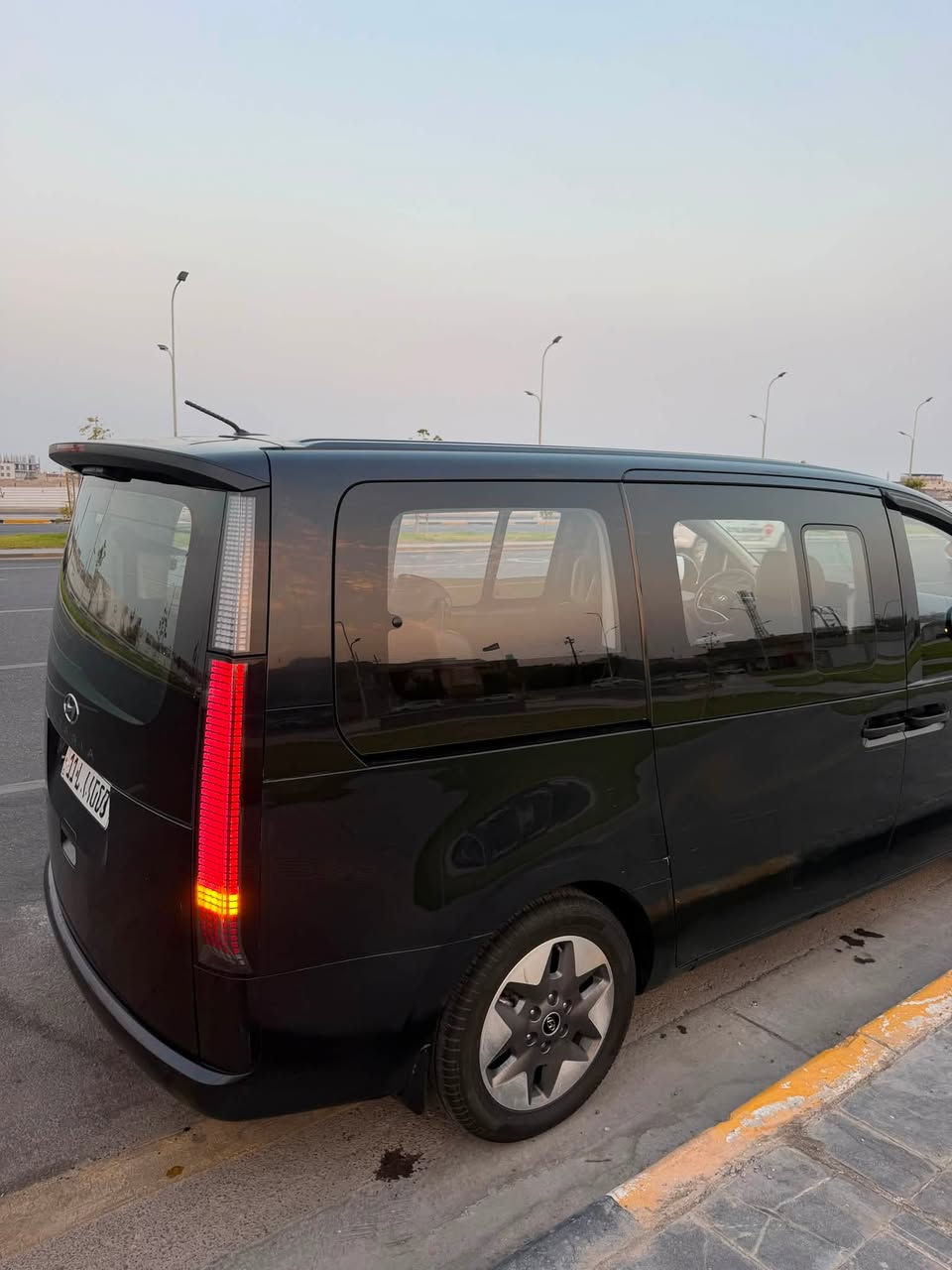 🚘 للبيع | هيونداي ستاريا VIP موديل 2022

📍 الموقع: البصرة
📅 الموديل: 2022
⭐ الفئة: VIP
⛽ المحرك: ديزل (كاز)
👨‍👩‍👧‍👦 السعة: 9 ركاب
📏 العداد: 80,000 كم
📄 الملكية: السيارة باسمي والتحويل مباشر
🔢 الرقم: بغداد الدولي

المواصفات:
✔️ تشغيل عن بُعد
✔️ تشغيل بالبصمة (Smart Key)
✔️ مقعد السائق بتحكم كهربائي
✔️ تحكم كامل بالمقود (ستيرن)
✔️ أبواب جانبية كهربائية
✔️ مرايا جانبية كهربائية قابلة للطي
✔️ مقاعد جلد فاخرة
✔️ تدفئة وتبريد للمقاعد
✔️ تسخين المقود
✔️ فتحة سقف بانوراما
✔️ نظام المحافظة على المسار (Lane Assist)
✔️ رادار أمامي
✔️ مثبت سرعة ذكي
✔️ كاميرا خلفية
✔️ كاميرا تسجيل أمامية وخلفية (Dash Cam)
✔️ حساسات خلفية
✔️ مصابيح LED
✔️ Apple CarPlay وAndroid Auto
✔️ نظام تكييف أمامي وخلفي بتحكم منفصل
✔️ منافذ شحن USB متعددة موزعة في جميع أنحاء المقصورة
✔️ وسائد هوائية (Airbags)

🔑 مفتاحان أصليان
🛞 الإطارات بحالة جيدة

✅ السيارة بحالة جيدة جداً، وجاهزة للاستخدام مباشرة.

💰 السعر: 29,000,000 دينار عراقي (قابل للتفاوض)

📞 للاستفسار والمعاينة:
***********
