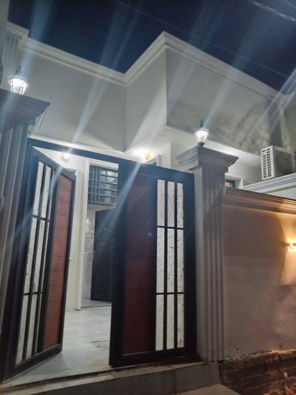 سلام عليكم بيت للبيع متوازي ع بيعته  ١٥٠ متر مقابل ملحق القريه عامود ٣١٤ قريب ع شارع موقعه كلش حلو بناء درجه اولى السعر ٥٥ مع المجال
***********
