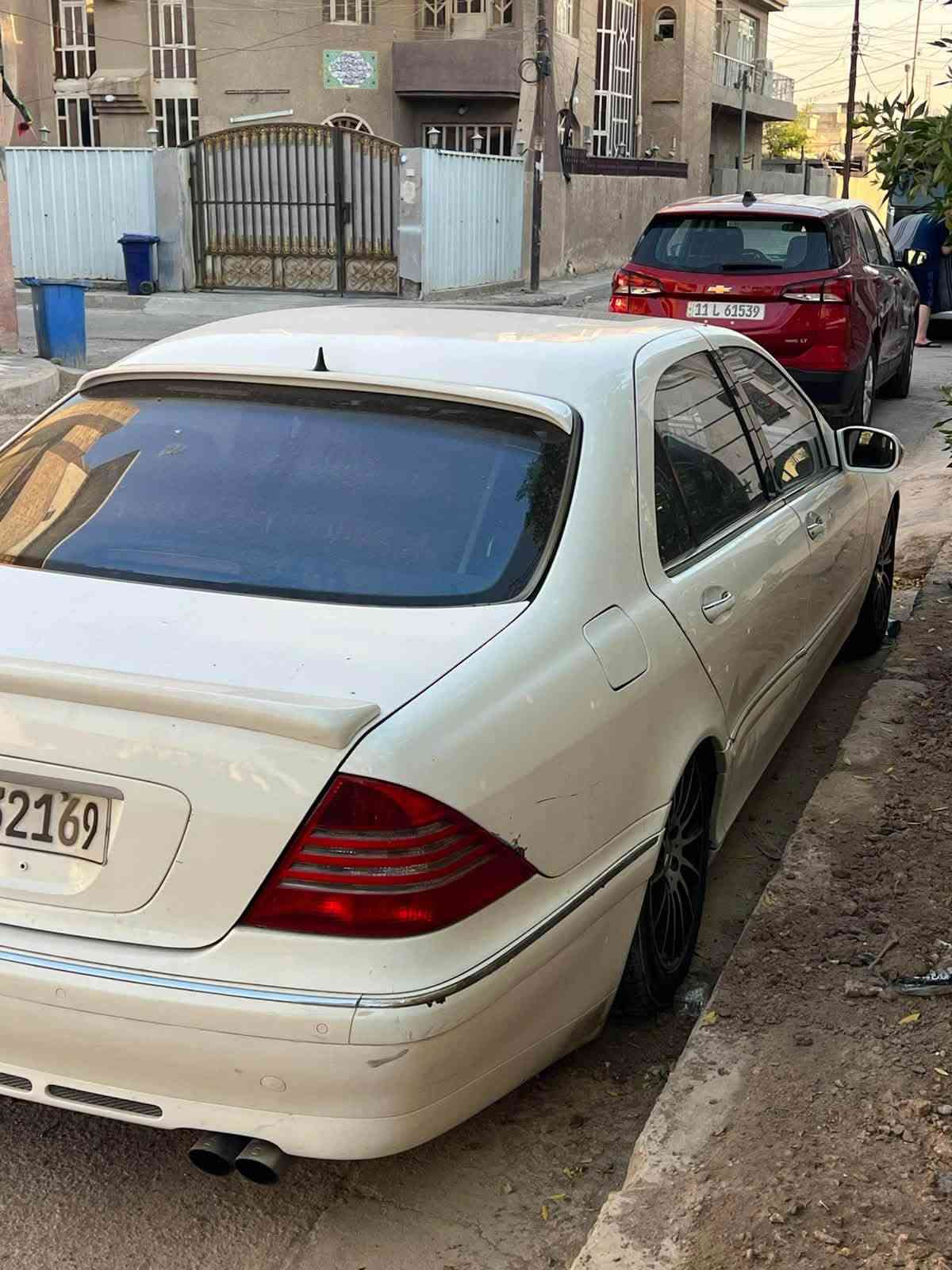 سلام عليكم للبيع او مراوس حسب القناعه
مارسدس غواصه s550 باب طويله
رقم سليمانيه بسمي تحويل ثاني يوم سياره كير مكينه جديده تبريد كله جديد خير من الله مواصفاته معروفه فول السياره غرفته نظيفه سياره  حداديته 50‎%‎  
بيه صبغ قطع أبيع حزام بدون حادث او قص 
للاستفسار ***********
السعر $ 128. وبيه مجال للشراي
