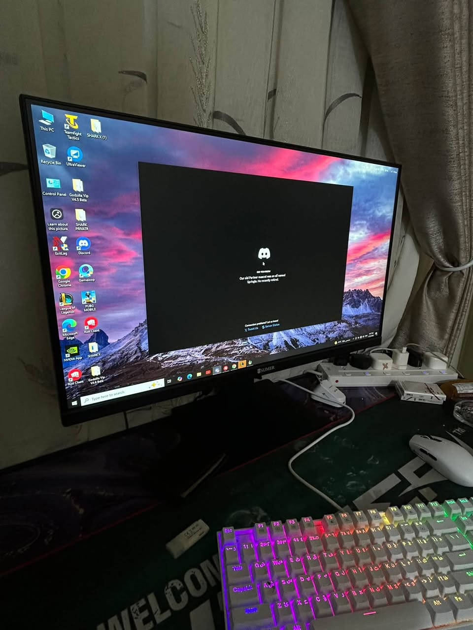 ً
السلام عليكم شباب 
حاسبه للبيع مواصفاته حلوه ولطيفه 
Amd ryzen 5 5600x 6_core processor
كارت الشاشه RTX 3060 Ti nvidia 
رامات 16 
المبرد مائي
وياها شاشه حجم 27 شركة sumer 
180 هرتز  
الحاسبه تخبل من كل النواحي رايده بمليون و150 الف 
مكاني بغداد السيديه وهذا رقمي ***********

نص مكتوب في الصور:
- About Your PC is monitored and protected. See details in Windows Security Installed RAM 16.0 GB Speed: 3200 MHz Processor AMD Ryzen 5 5600X 6-Core Processor 3.70 GHz Graphics Card 8 GB NVIDIA GeForce RTX 3060 Ti Storage 699 GB 142 GB of 699 GB used DESKTOP-1CD22L2 B550M AORUS PRO-P Rename this PC Copy Device Specifications Device Name DESKTOP-1CD22L2 Processor AMD Ryzen 5 5600X 6-Core Processor 3.70 GHz Installed RAM 16.0 GB Graphics Card NVIDIA GeForce RTX 3060 Ti (8 GB) Storage 233 GB SSD Lexar 250GB SSD, 466 GB WDC WD5000AVVS-63H0B1 Device ID 30934AD0-9E4D-4F61-8572-05E8F89A821B Product ID 00330-80000-00000-AA796 System Type 64-bit operating system, x64-based processor Pen and touch No pen or touch input is available for this display Frequently asked questions How does having 16 GB or more of RAM impact my PC's performance? Can I run modern applications smoothly with this RAM capacity? Is my GPU sufficient for high end gaming and video experience? How can having a dedicated GPU enhance my experience and productivity? Am I running the latest version of the Windows OS? What is the latest Windows version?