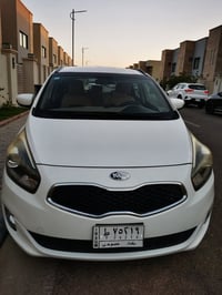 كارينز موديل 2015 ماشيه 36200 قابله للزيادة... السعر 165$ التواصل واتس...