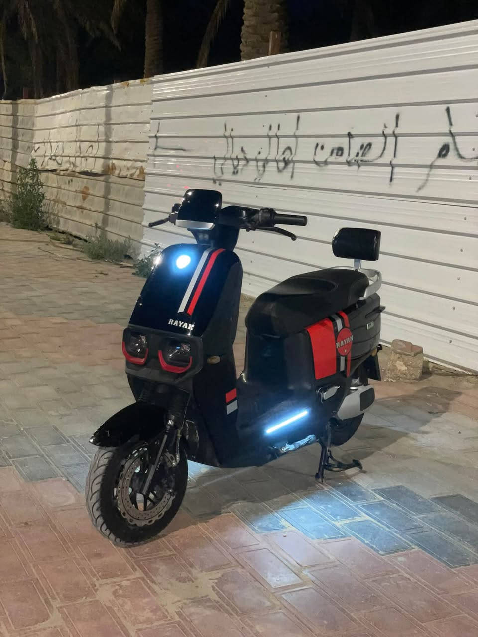 السلام عليكم دراجه شحن للبيع مكفوله من الكهرابايات بطاريات جدة  بيه ضرر بس هاذه الفطر السعر 800 و بيه مجال شي بسيط مكاني كربلاء غير متواجد عله الفيس الطيال على الرقم ***********
