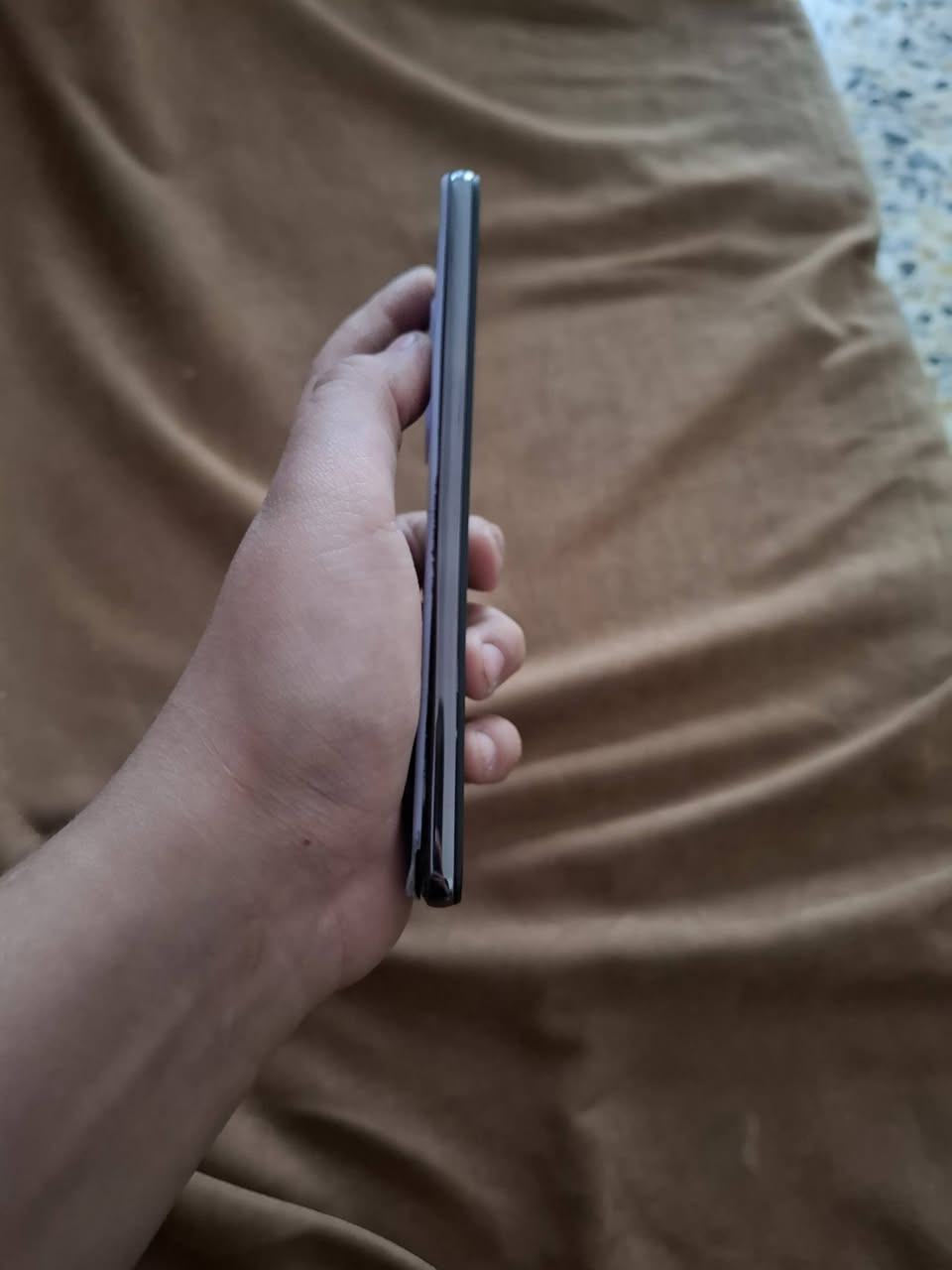 سلام عليكم تليفو اي 52 تليفون جديد مبدل شاشه ويرادله ضهر  بس السعر ١٠٠ وبي مجال حك الجيه مكاني بغداد حي الجهاد الرقم *********** وبيكم خير ودللو و
