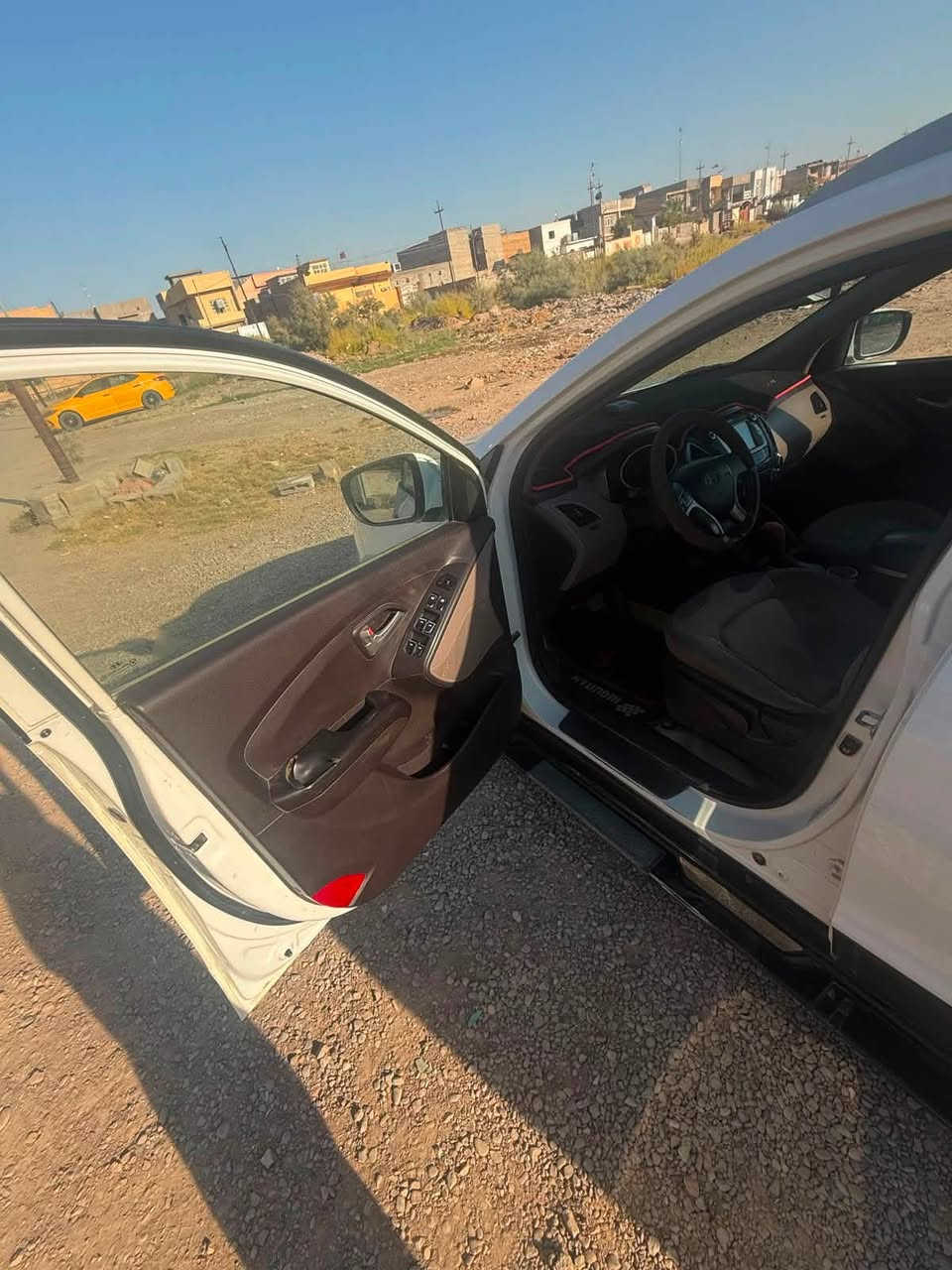 هونداي توسان للبيع خليجي موديل 2013 سياره نضيفه مكفوله من الضربه  بيه خدوش السونار مرفق بلصور الرقم بغداد السعر 145$  المكان ديالى الخالص التواصل على الرقم ***********
