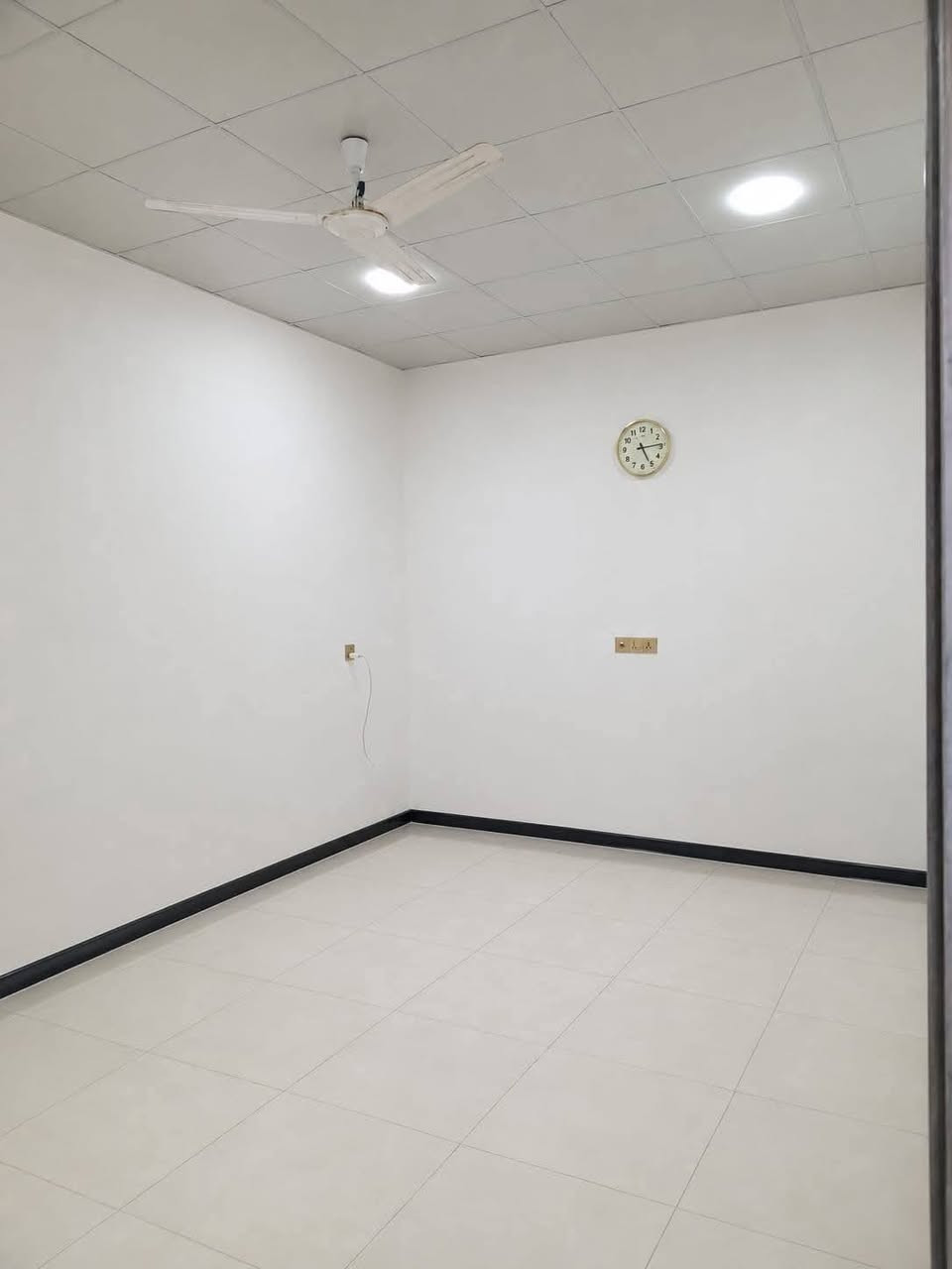 دار للبيع 100 متر طولاني حي العسكري مقابل جامع خديجة سعر 40 للستفسار ***********
