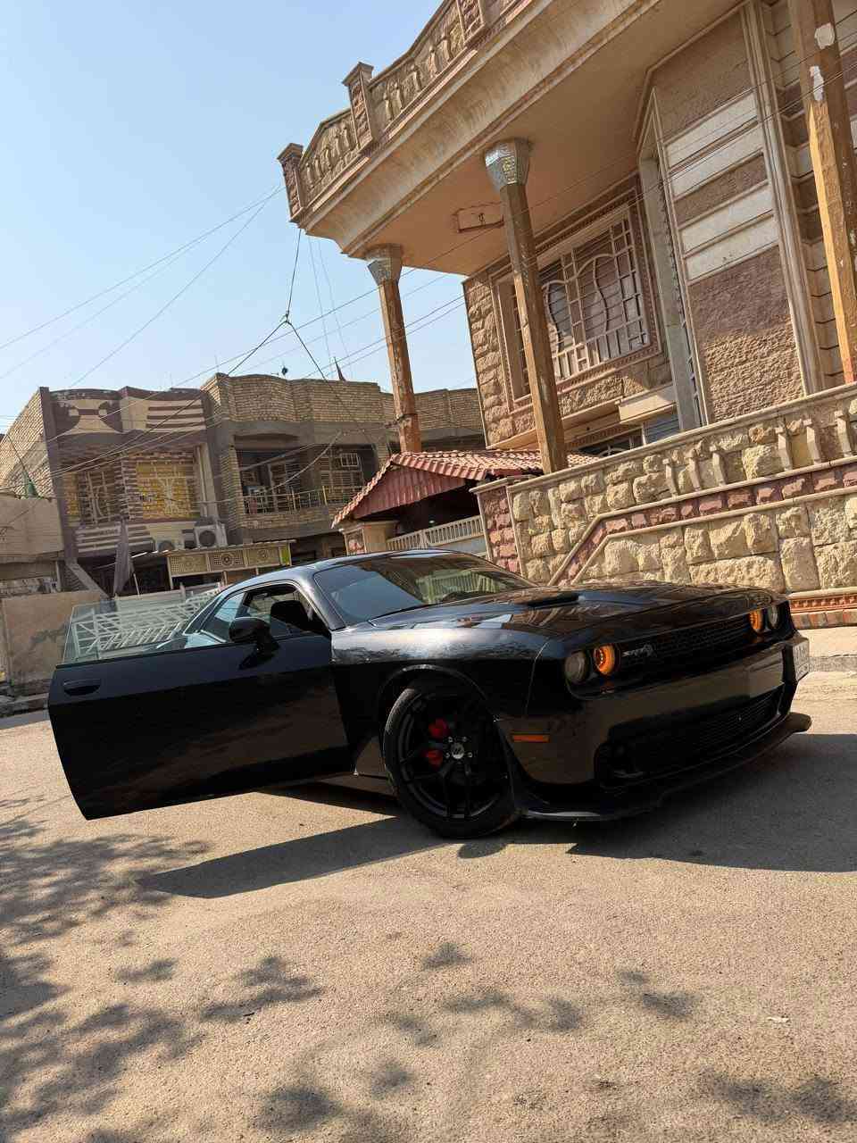 جالنجر 2018
مكفوله كفاله عامه من الضربه و التبديل 
بيه جاملغ امامي صبغ فقط
محرك 3600 
شاشه 
كامره 
شفتات ستيرن 
ويل كب كروم 
مانع نزلاغ 
ثلاث انضمه قياده 
حساس امامي خلفي 
داخل اسود ملكي 
تشغيل عن بعد 
مواصفات فول عده الفتحه
رقم بغداد مميز ينباع وي السياره 
منظومة تبريد جديدة 

صدر جديد 

ادامة كاملة

كلشي ميحتاج للسيارة 

ترهم بيع او مراوس 

السعر 145 وبيه مجال 

***********
