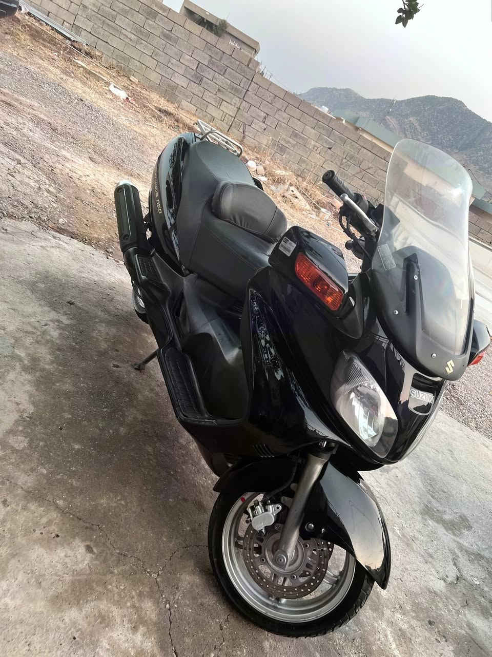 Suzuki skywave 650cc
مەکینەی کەپسە بێ دوکەڵ بێ سەوت بەشەرت 
گێڕی تازەیە
3 mode ( Otomatic - Manuel - Pawer Mode)
  تایەی پێشەوە و دواوە تازەیە 
19 هەزار ڕۆیشتووە 
کەڤەری %100 خاوێنە 
شکاوی نییە کەوتنی نییە 
زۆر زۆر تازەیە و هەموو گیانی بەشەرتە 
شوێن ڕانیە 
***********
