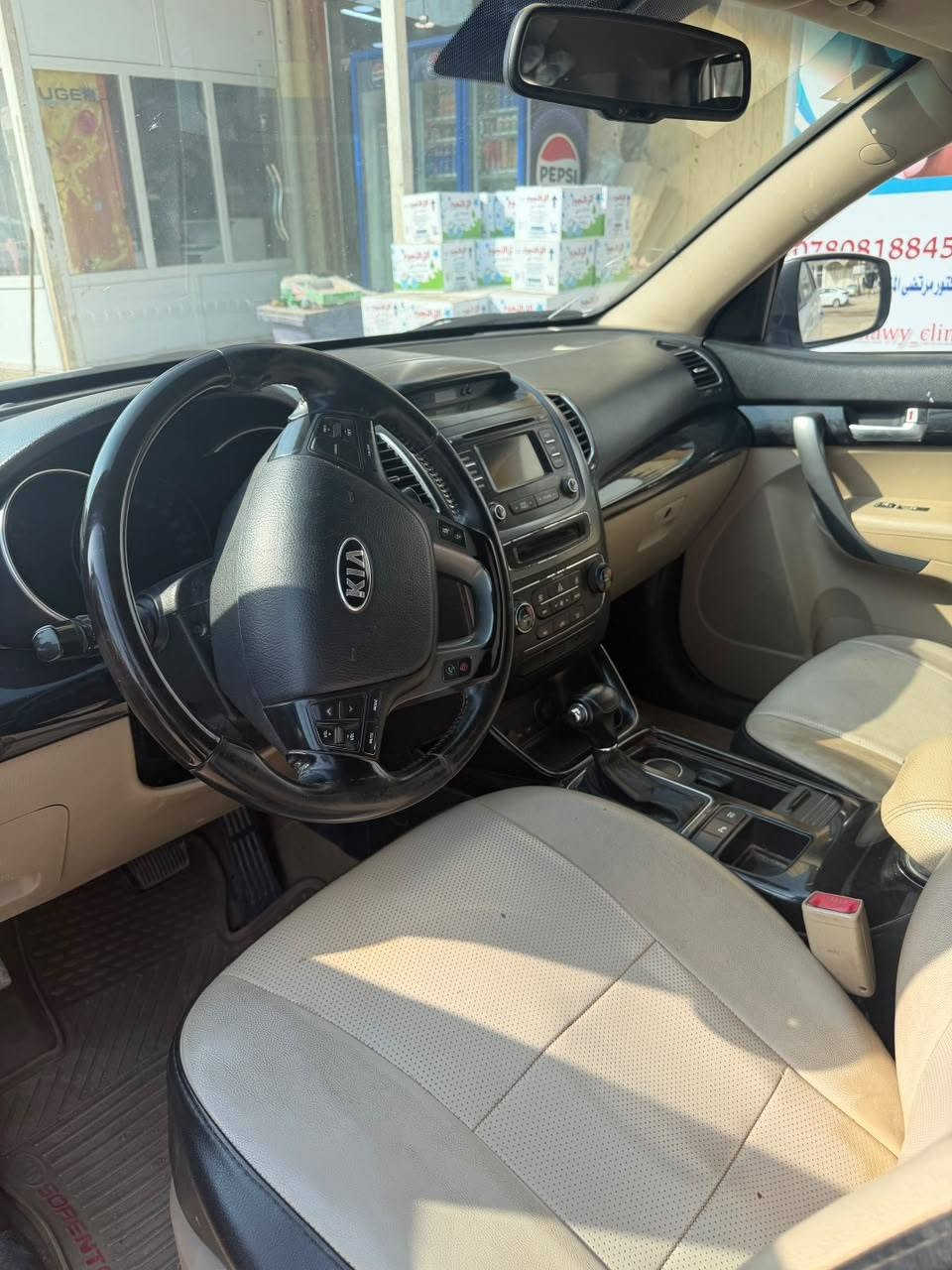 ​🚗 كيا سورينتو  موديل 2015(Kia Sorento) للبيع 🚗
المواصفات:
• النوع: كيا سورينتو
• اللون: أبيض
• المحرك: 6 سلندر (V6)
• التصميم والداخلية: مقاعد جلد بلون بيج، تحكم شاشة،تشغيل بصمه، تحكم مقود، وبحالة داخلية ونظافة ممتازة.
• الحالة العامة: قطعتين بارد فقط وليس تبديل ومكفوله من الصبغ والتبديل .  
​📍 المكان: [الديوانيه ]
💳 السعر: [175 وبيها مجال ]
📞 للتواصل والاستفسار: [*********** / واتساب]
