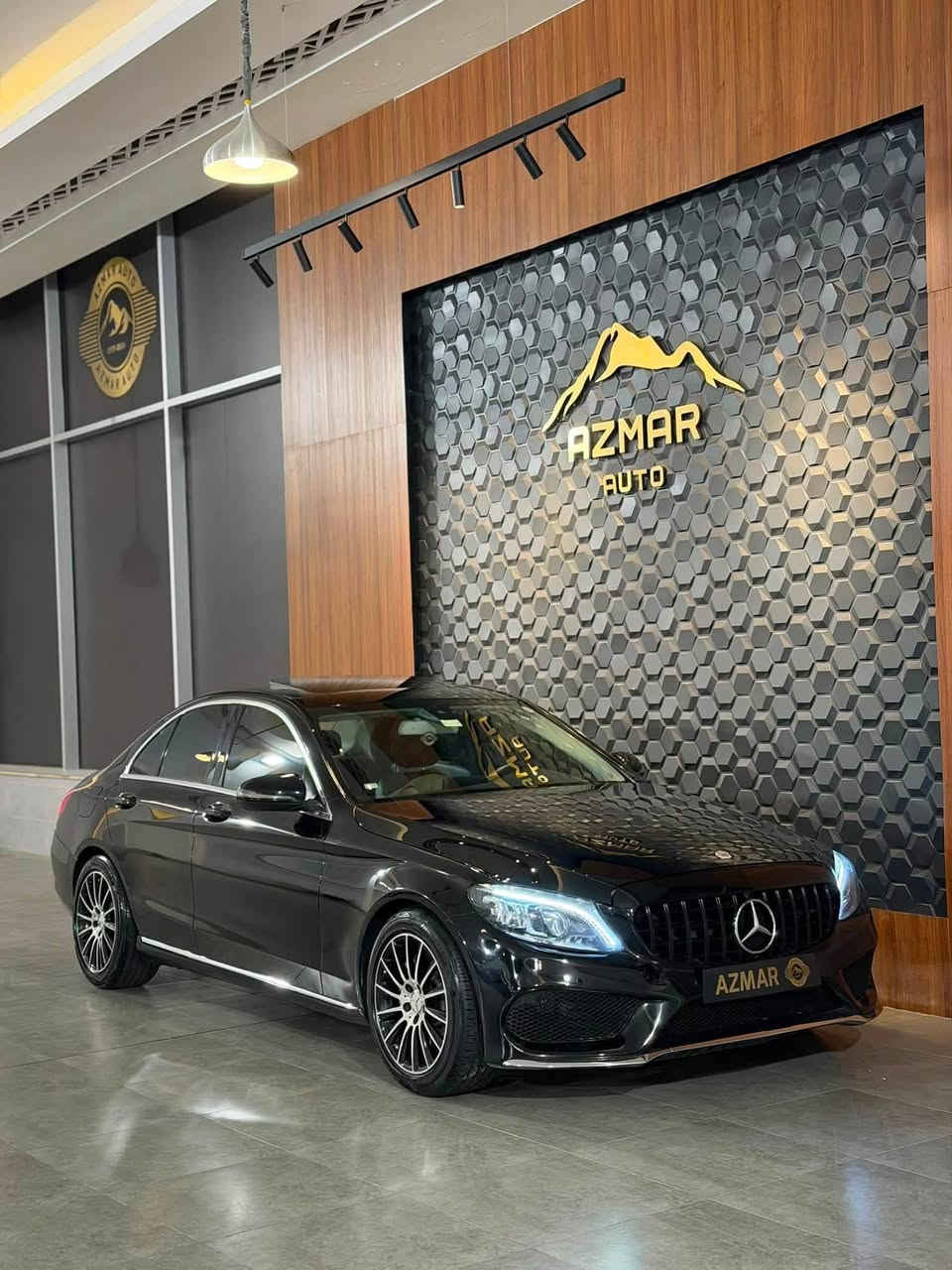 للبيع مارسدس C300 amg
موديل 2018

مواصفات فتحه وجلد وكشنات تدفئه وبصمات ورادار وخزن ولايتات لد وبعد هوايه مواصفات 

السياره واراد امريكي بيها جاملغ صبغ بدون دواخل بدون ايرباك
السيارة كير محرك كلشي بشرط بدون فتح او اي خلل

السعر : 198$ ورقة
للاستفسار : ***********
العنوان : السليمانية المعارض الجديده شركه (ازمر اوتو)
