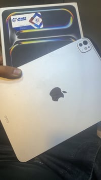 ايباد 11pro m5 للبيع يرادله شاشه قيم وآخذ بعده بضمان بشهر ١١ ينتهي ضما...