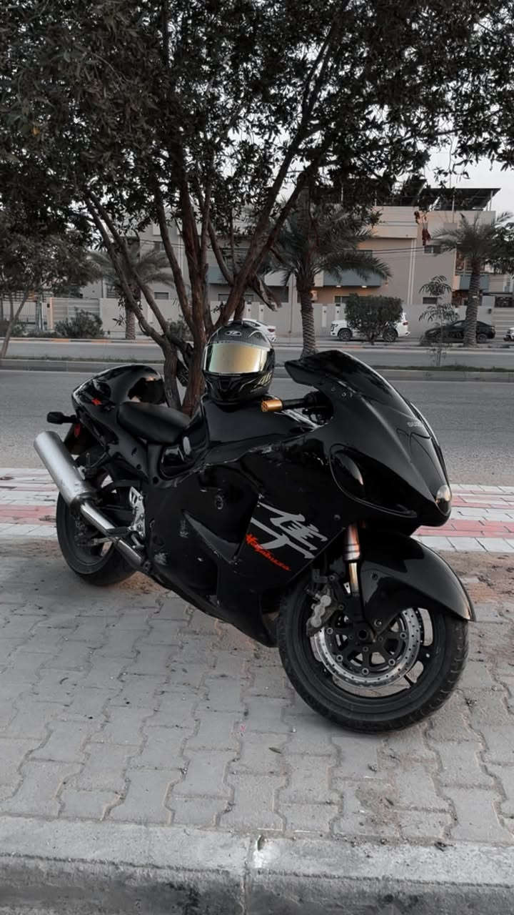 ‎سزوكي GSX 1300 هايبوزا
‎محرك 1300 cc
‎موديل 2007 شاصي اسود
‎لونها اسود
‎مابيها اي حادث بس ملاحضات بسيطه بالكفر
‎مكفوله من كلشي والكسور بلكفرات تايرات نضيفه زنجيل نضيف دواخلها نضيفه مكفوله كير ومكينه وكهرباءيات الضفيره من طول للطول
حماوة بشرط متعبر النص ثابته لو تضل ساعة مشتغله
‎سرعتها + 280
‎ماشيه 66 الف
‎كلها بلاديه ما عليها اي تزويد او اي تبديل كفاله عامه ومال جناي و الدراجة كل النمر تفر تاير ، كلش قوية كهربائياتها كلها شغاله
‎دهن بس امزويل الامريكي من الوكالة  
‎مال جناي ولحد يكلي شبيها مابيها كفاله عامه وتاخذها من باب لبيت
‎سعرها 36$ و بيها مجال للشراي و اليجيني ما ارده
‎رقمي *********** بيه وتساب مفتوح
‎مكاني النجف .
