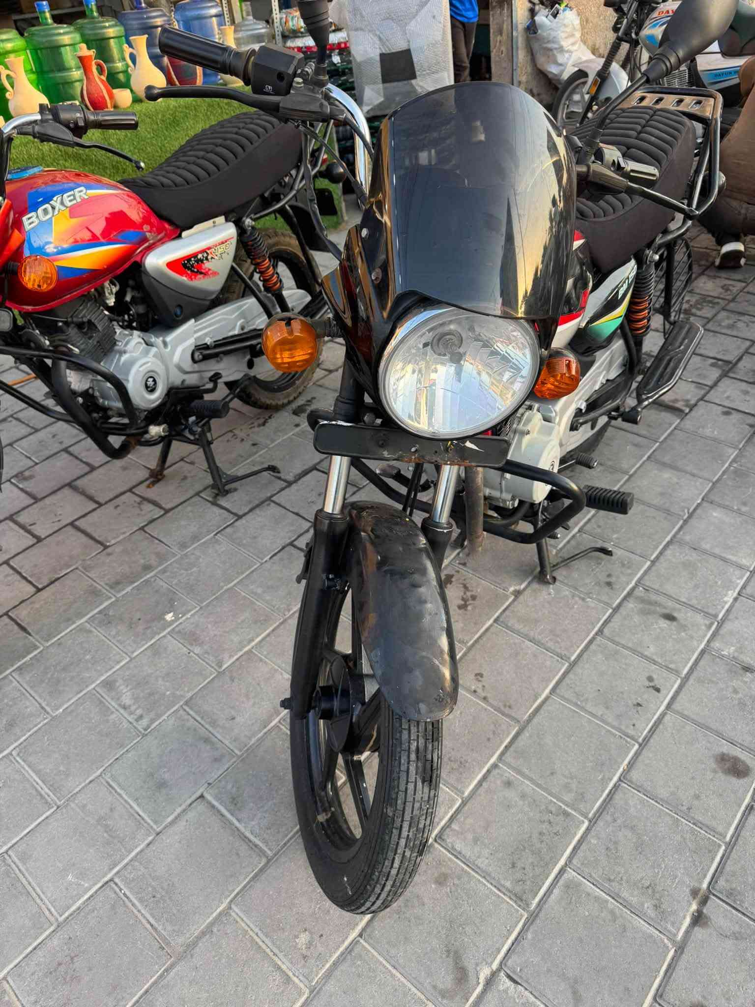 الاولى الون الاحمر موديل 21 مكينه مكفوله ممفتوحه ابد وخرسه ولا تبخير ولا تنقيص مكفووله بدون اوراق كلك اتكفلك سرقه وعشاير رايدها بمليون وبيها مجال 
الثانيه بوكسر كلاسك لون اسود اوراق اصوليه كامله موديل 22 مجفته شركه لا تبخير لا تنقيص كلشي جاهز بيها ثنينهن جاهزات مابيهن نقص مكان بلبنوك ***********
