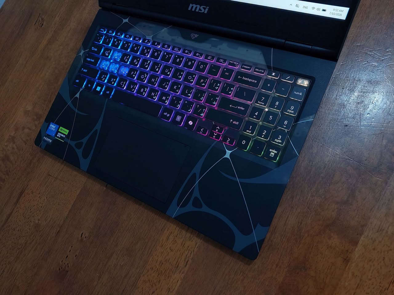 السلام عليكم ..........اللابتوب جديد بالكارتون ماركة MSI ...........معالج كور اي 7 جيل  13 فئة معالج H.......كرت شاشة خارجي RTX5050 حجم 8 كيكا منفصل...........    ورام نوع DDR5  حجم 16......  وشاشة حجم 15.6 144 فريم ...ب 900$...للاستفسار الاتصال     *********** (واتس)
