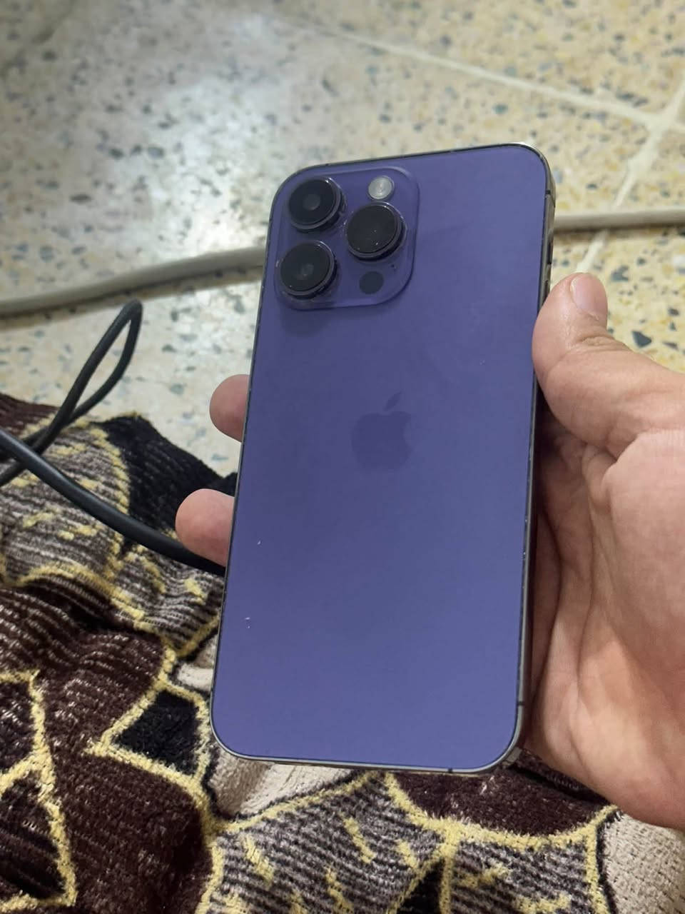 سلام عليكم
ايفون 14 برو ماكس 💜

الذاكره 256 قويه جدا 

البطاريه 76 ما يصرف شحن 

ألون البنفسجي 💜 المميز 

شرق اوسط ماستر  AA/A

 مبدل بي شاشه اصليه احسن نوعيه موجوده وضهر اصلي والكاميرا الاماميه مال السلفي ما تشتغل يعني الفيس أيدي ما يشتغل بس صلحه يرجع طبيعي  اثر وكعه من أيدي على الأرض يعني تصلح ب20 او اقل 

والباقي مكفول كله الجهاز صارله 4 سنوات تقريباً 

السعر  خاص فقط 

وايضاً متوفر توصيل لجميع محافظات العراق 🇮🇶

نص مكتوب في الصور:
- 3:51 47 حالة البطارية والشحن رسالة مهمة حول البطارية حالة بطارية هذا الـ iPhone متدنية جدا. يمكن استبدال البطارية عن طريق أحد مزودي خدمة Apple المعتمده لاستعادة المستوى الكامل للأداء والقدرة العثور على خيارات الخدمة... 76% الحد الأقصى للقدرة هذا قياس لقدرة البطارية مقارنة بقدرتها عندما كانت جديدة. قد تتسبب القدرة المنخفضة بتقليل ساعات الاستخدام بين عملية الشحن والأخرى أقصى قدرة للأداء ستساعد الأنظمة المضمنة في النظام والمكونات في تخفيف آثار الأداء التي قد تلاحظها أثناء التقدم الكيميائي في عمر بطارية iPhone شحن البطارية المحسن للحد من استنزاف عمر البطارية، يتعلم الـ iPhone من عادات الشحن اليومية، بحيث ينتظر ولا يتجاوز 80% حتى يحين موعد حاجتك إلى استخدامه