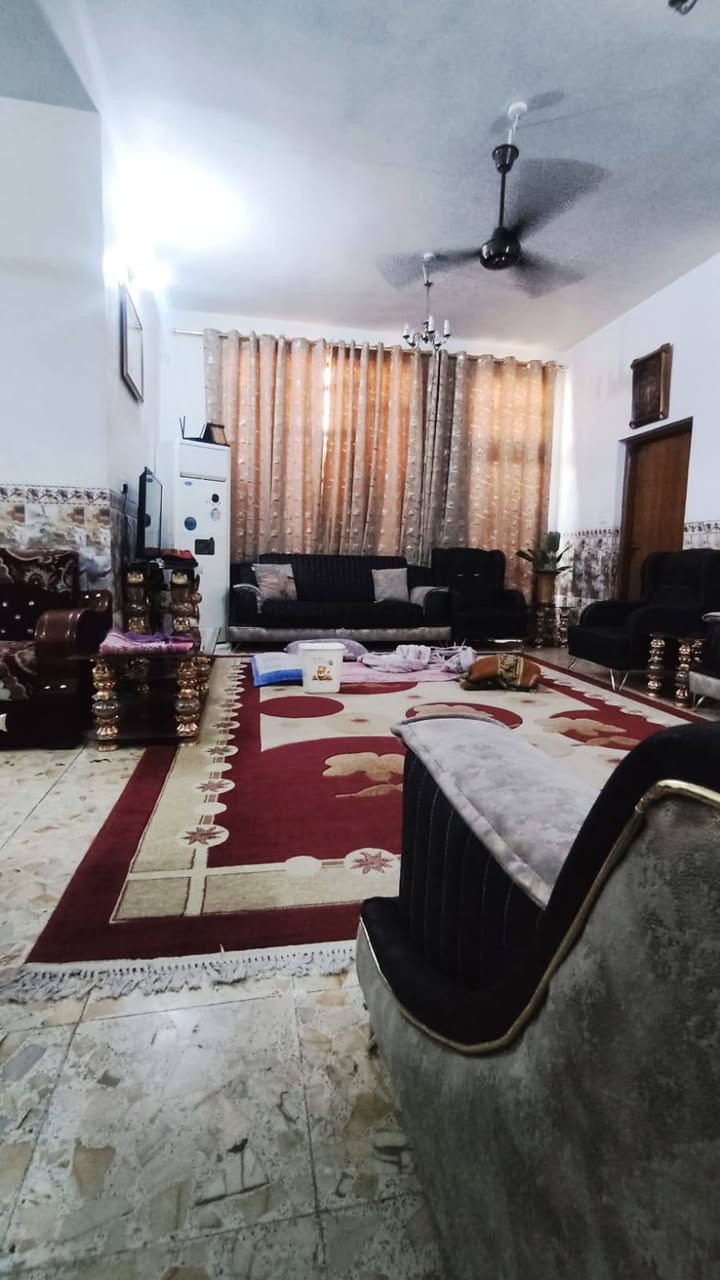 دار للبيع 250متر طابو صرف 
العنوان /
بابل حي الجزائر منطقة البو عجاج خلف محطة الوقود 
الواجهة 12.5
عرض الشارع 10م 
طابق واحد 
يحتوي 
غرف نوم عدد 2
استقبال +هول 
مطبخ + مجموعة صحية معزولة 
كراج +حديقه 
السعر 270 مليون 
للاستفسار الاتصال 
***********
***********
مكتب عقارات أبراج بابل 
عنوان المكتب بابل حي الجزائر مقابل الجسر الدولي قرب مطعم البستان

