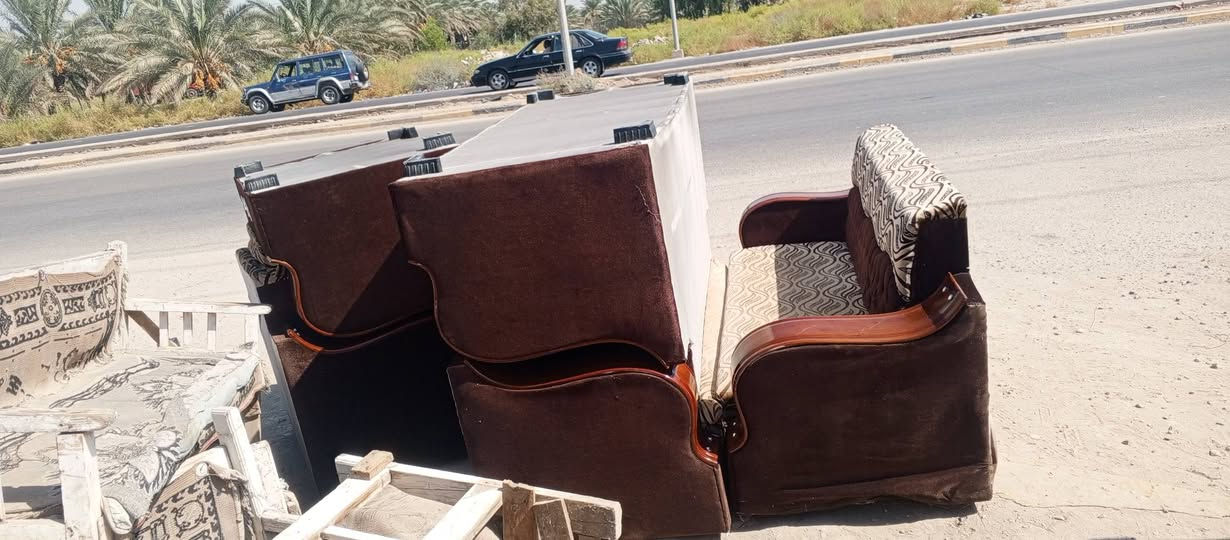 تخم ١٣ مقعد نظيف  يحتوي على ٦ قطع ٣ كبار وحده وسط كراسي ٢ للبيع ب٢٠٠ ***********
