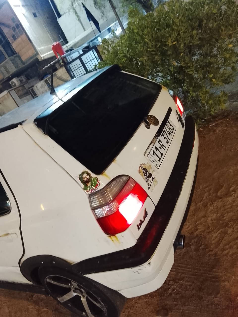 سلام عليكم سياره للبيع كولف موديل 1993 هزه جديده سنويه 28 رقم انكليزي تخم تاير جديد حداديه جيده مكينه وكير كورلا 1600 سياره بالحقيقه احلاا من صور السعر 38 مكاني بصره تواصل***********
