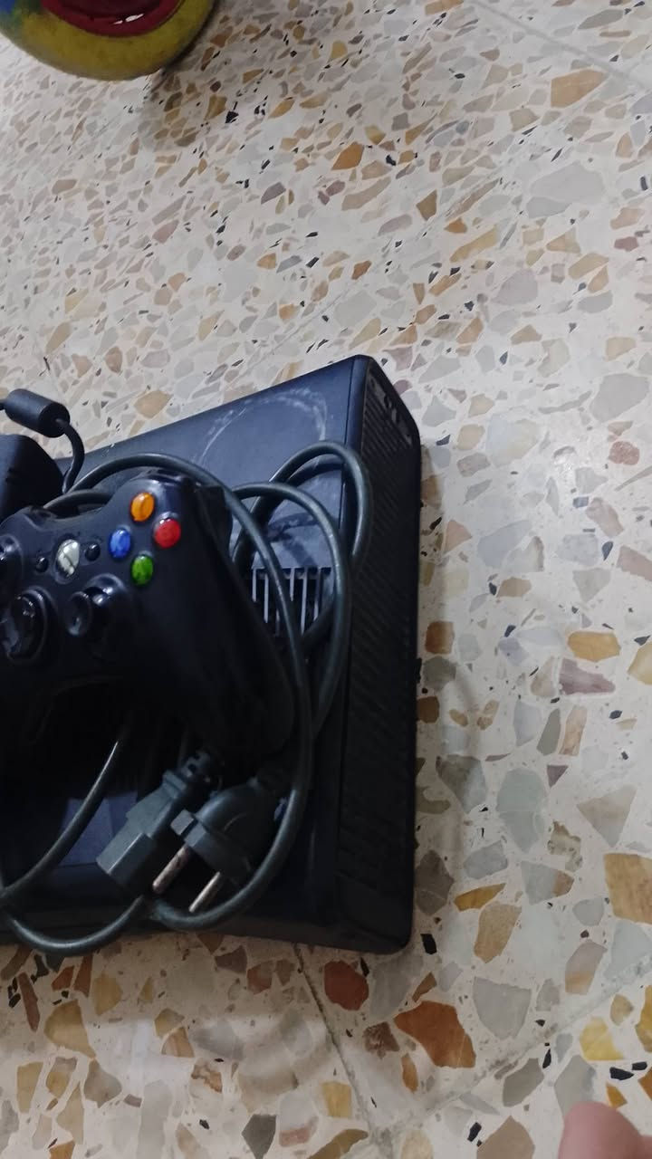 السلام عليكم بلي اكس بوكس 360 بيه عطل ماعرف عطله  بيه يده وحده اصليه شحن سعر 80بيه مجال الرقم *********** العنوان الزعفرانية بيت بنيه شارع 15
