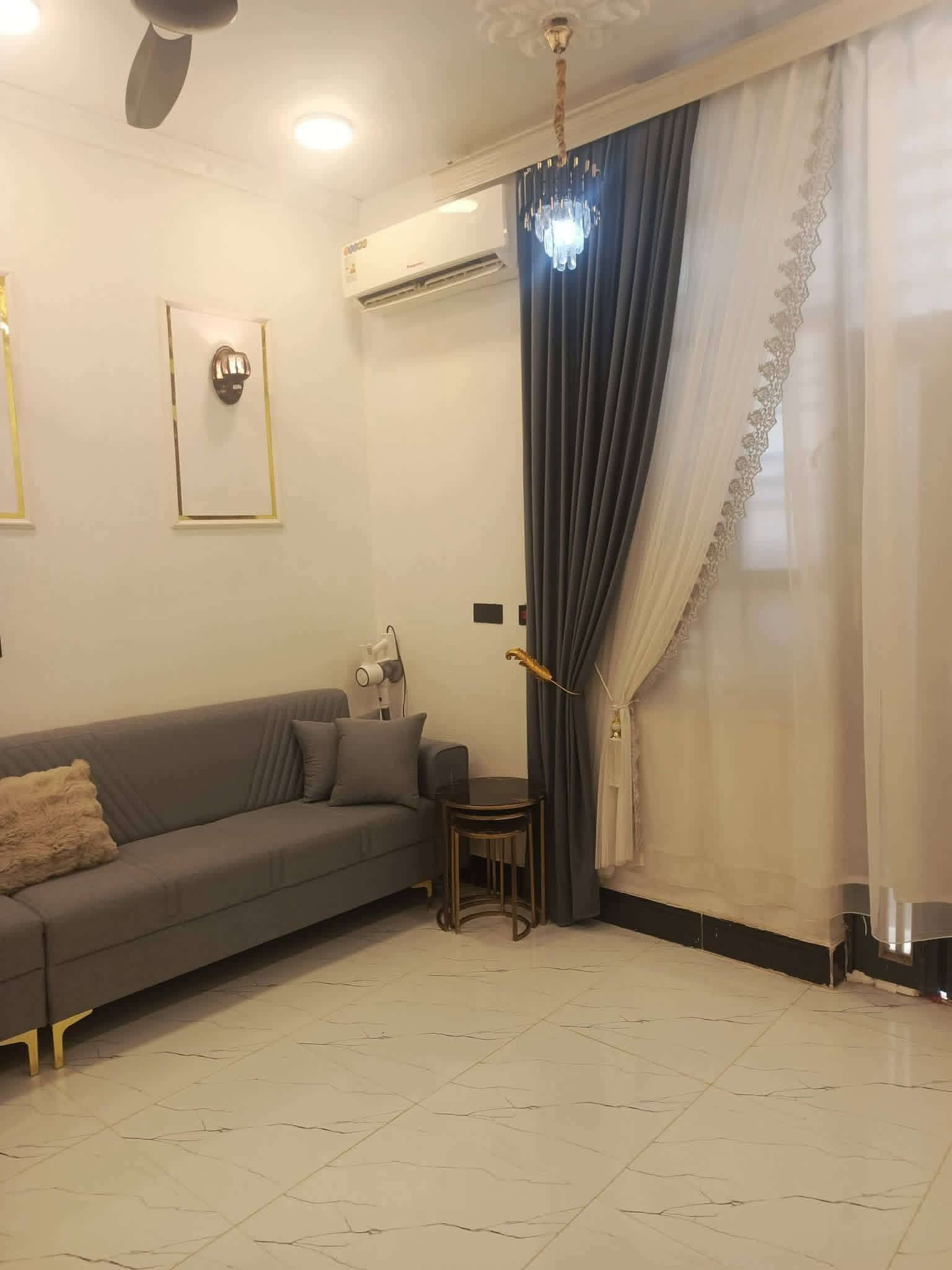 بيت طابو اسهم ركن   للبيع بناء حديث طابوق صب كونكريت شغل درجة اولى فوول مساحة 110 غرفة وصالة وديوانية ومطبخ وحمام داخلي وصحيات خارجية فوك صالة ب المدينة ورا الروف نزلة ثانية خامس بيت عن الروف كلش قريب وخدمات متوفرة كهرباء وماي ومجاري قرب نائب داوود عيدان بيت فوول مواصفات حديث شغل مودرن  السعر 85بي مجال

