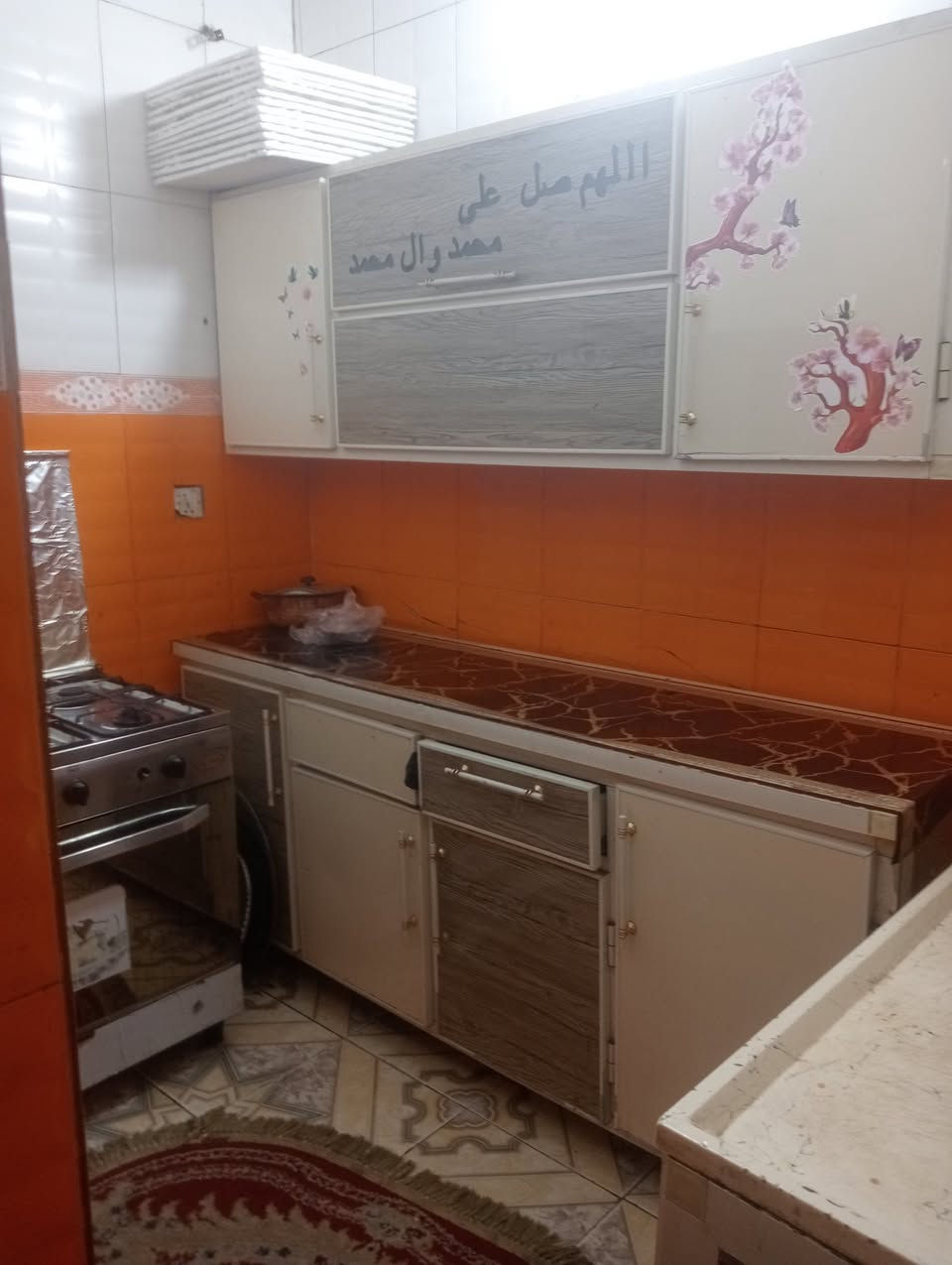 السلام عليكم عندي نصف قطعه للبيع شرك نضيفه مسلح قاط واحد قطاع 31 استقبال وغرفه السعر 90 وبيهه مجال رقمي معلق اتصل على الواتس اب ***********
