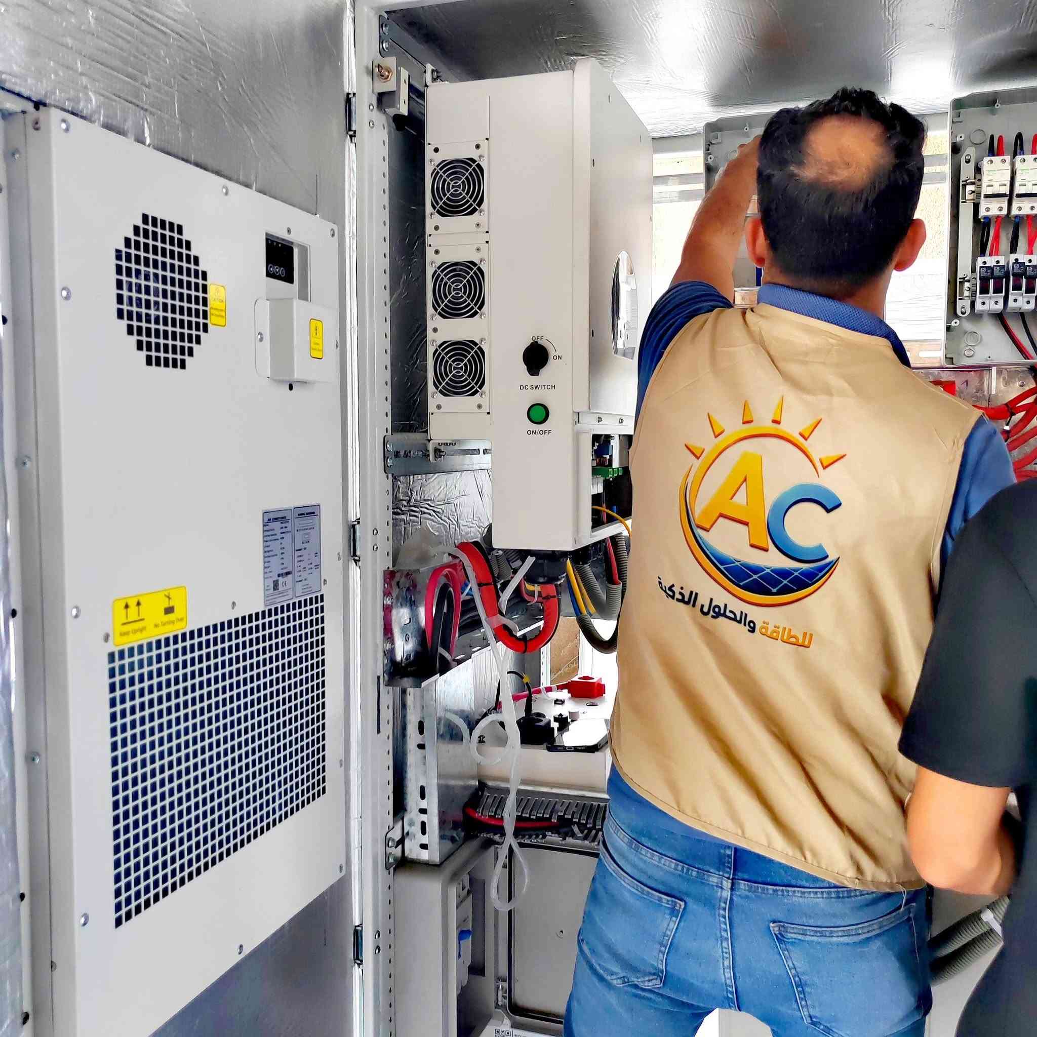 كابينة طاقة شمسية تم التنفيذ و التجهيز من قبل كوادر شركة AC للطاقة الشمسية ☀️
🔸 الأجزاء الرئيسيه للكابينة
🔹 سبلت تكييف
🔹 بطارية عدد 4
🔹 انفيرتر عدد 2 

شركة AC للطاقة والحلول الذكية - الناصرية - طريق ياحسين - مجاور مصنع منسوجات ذي قار  *********** - ***********
