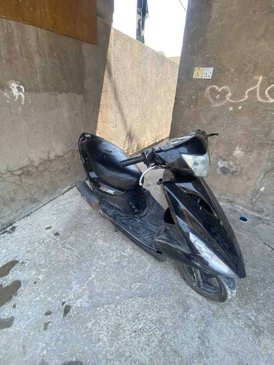دراجه مكفوله من مكينه الكفرات بيها شخوط تعرفون مال حوادث😅
الصالصنه طاكه طلعت صوت 
دراجه عل بلاد 
سكليتر خطين 
كفرات مال بلاد 
غراضها كلهن مال رمبه 
دراجه خير من الله الله شاهد للبيع بسعر 450 بيعا مجال للطيبين مكاني مدينه الصدر *********** واتساب وماسنجر ممتواجد عل خط
