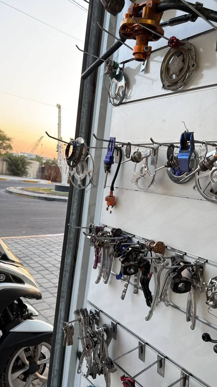 معرض الواثق لتجارة الدراجات النارية 

متوفر تفصيخ تزويد جميع انواع الدراجات النارية 
موجود كلجات خلفي وامامي 

سكنس فحل 
سكنس لد 
سكنس جبلي 
سكنس شمعة 
سكنس الجيل الخامس 
سكنس ثعلب
سكنس جيتي ار 
متوفر ادوات 120 دبلات وصالنصات وكلجات 
العنوان بغداد شارع فلسطين الضلال قرب صندوق الاسكان 
متوفر توصيل لجميع محافضات العراق 
***********
***********
