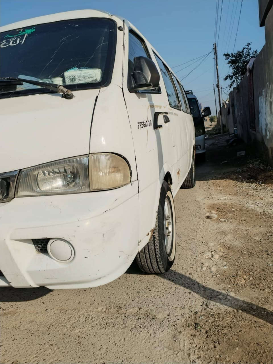 سيارة شبوط للبيع سنوية الا 2027  سياره موديل 2001 رقم الماني سيارة بسمنة مكفولة كلشي سعر شدة***********
