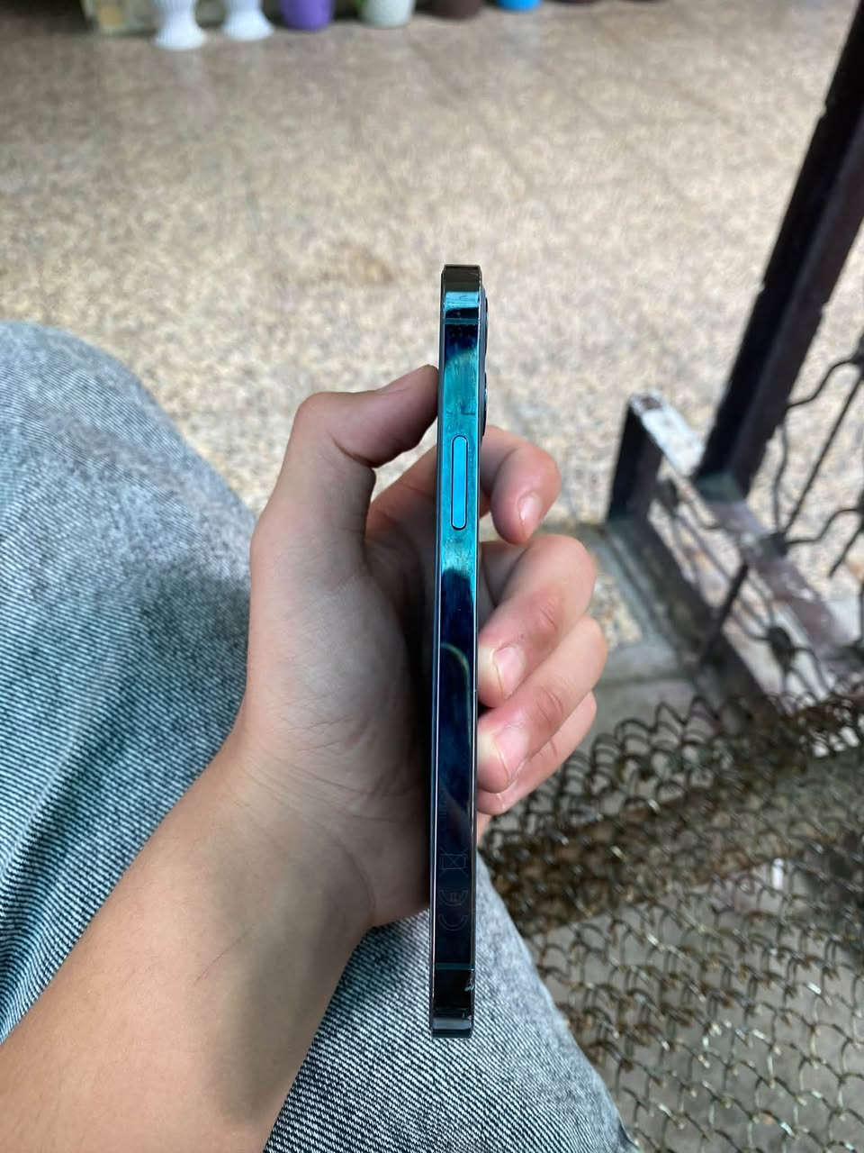 ايفون للـبيع ! 
12 pro 📍
ذاكره 256 العـملاقه 📍
بـطاريته ١٠٠ 💯 🔋
مسـتبدل كـامرة قـطعه اصليه من ابل 📍📍
مكـتوب اصـلية 
السعـر 375 وبي مجال 
للتواصل خاص او ع رقم 
***********
موقع حي تحـرير قرب جامع ال البيت 📍
