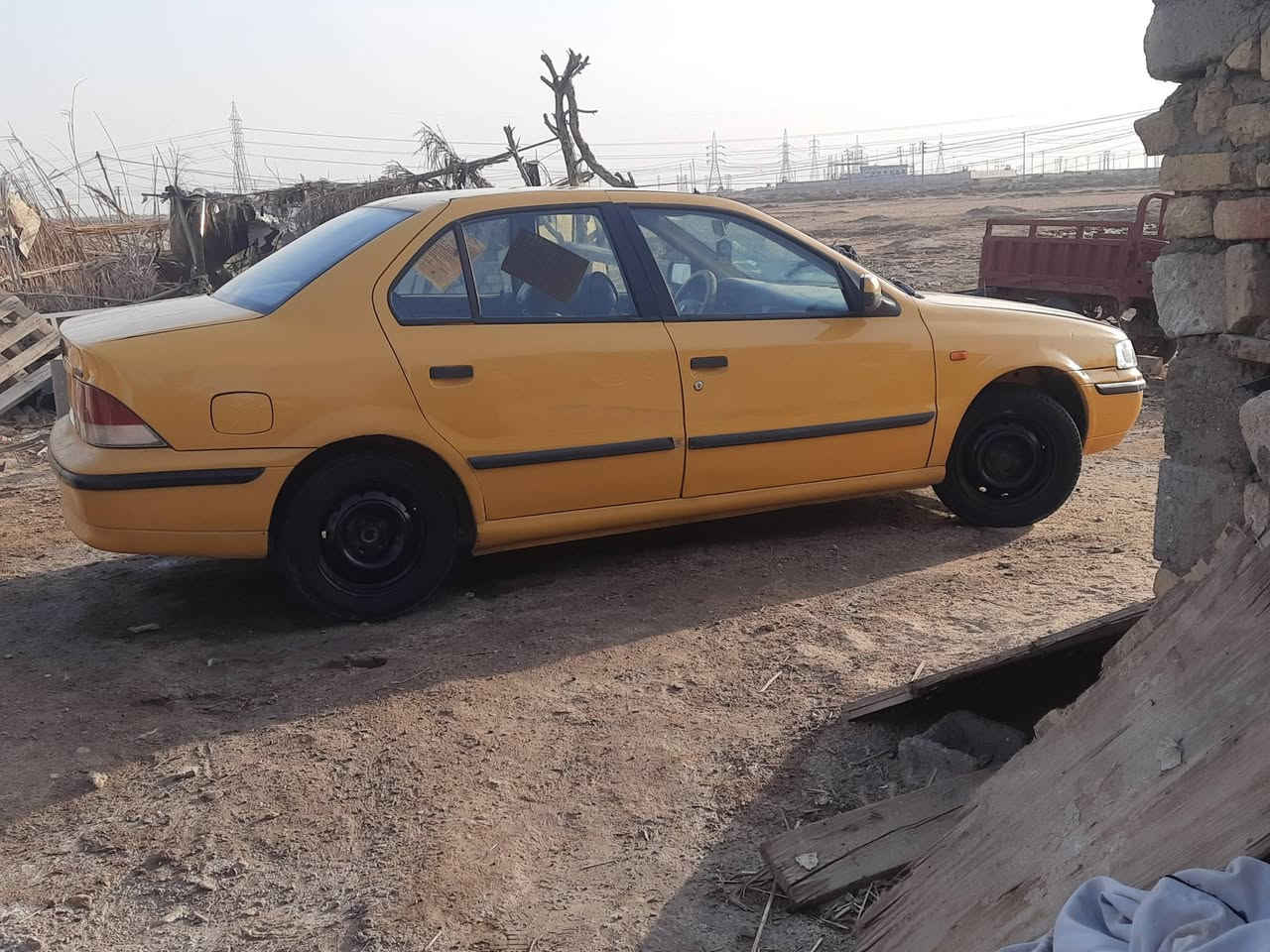 سلام عليكم سياره سمند لبيع موديل ١١ سياره حلوه ومرتبه معمره دوسات ولباقي لا ضربه ولا صبق سنويته28 مصفره لحد شهر 10 ولا مطلوبه ربع  رقمه ميسان  تبريد شغال حداديه زينه وراعيه يريد تحويل سعره 25 وبيه مجال قليل ***********
