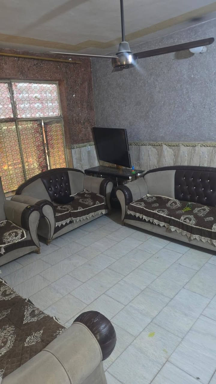 السلام عليكم هاي الأغراض للبيع مع ميز بلازمه زجاج قيم بلي يرضي الله وتعال اخذ مستعجل عل بيعه مكاني بغداد حي جميله ***********
