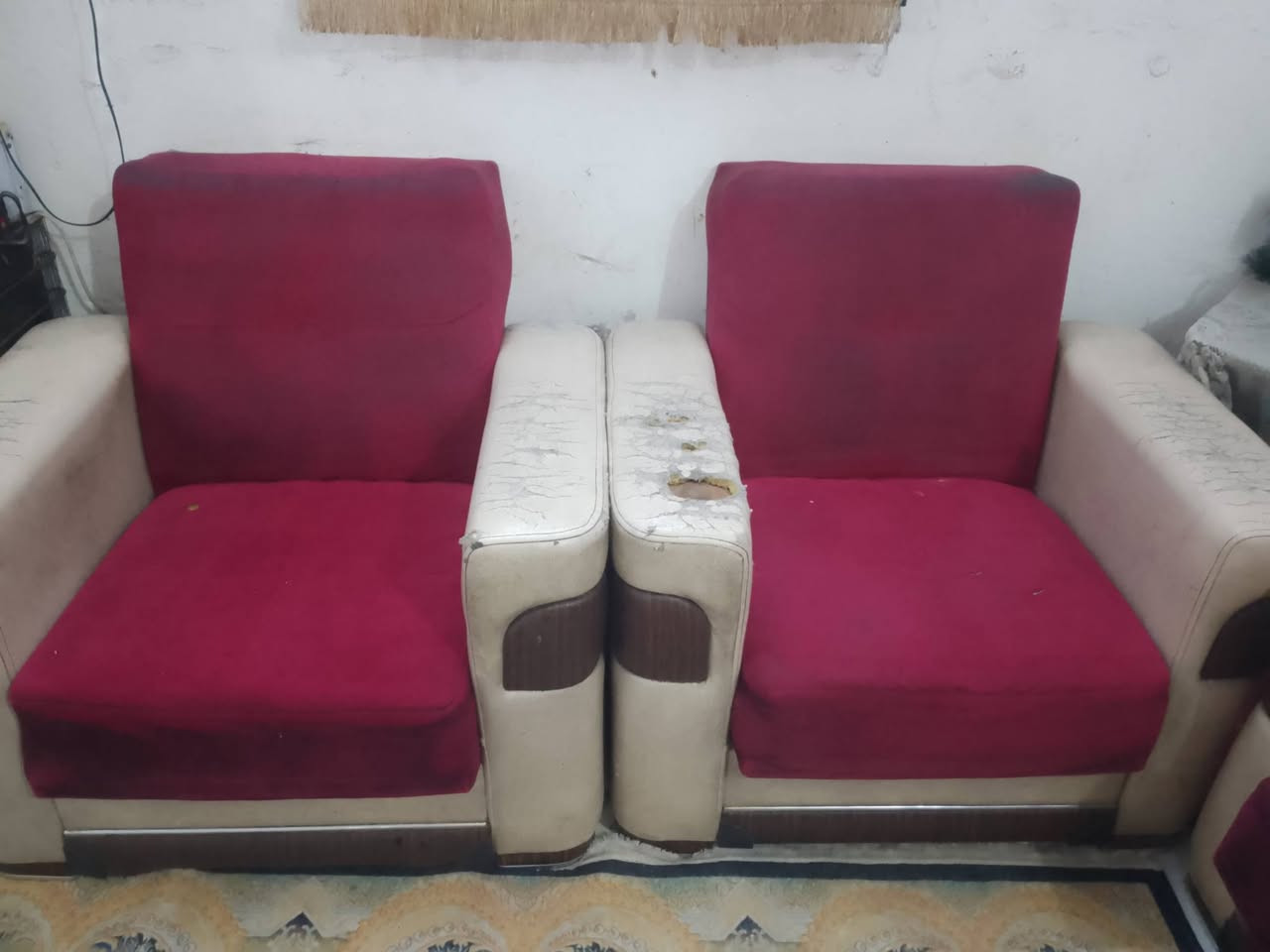 السلام عليكم قنفات للبيع بيهن مخزن وسرير يتحول 150 قفلهن مكان جسر ديالى القديم ***********
