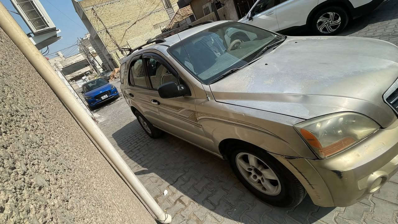 السلام عليكم كيا سورنتو 2007 للبيع السيارة كير ومكينة خير من الله تبريد شغال مبدل بيها فقط جاملغ جهة السائق رقمها بغداد وبأسمي تحويل ثاني يوم السعر 78 وبيها مجال مكاني بغداد الرقم ***********

