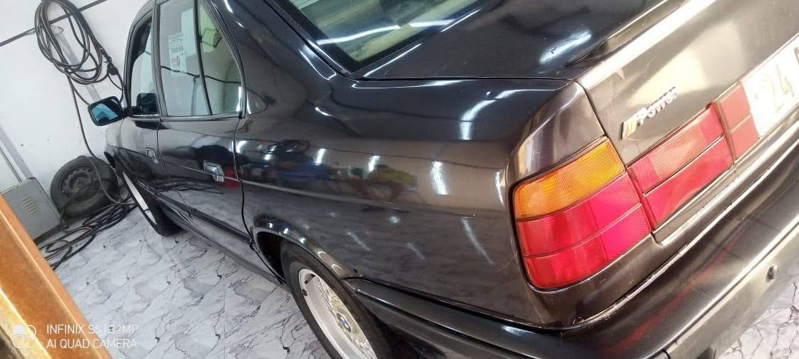 #BMW
#موديل:1991.
#مواصفات:فتحه.كشنات جلد.تبريد قطعتين.
#رقم:دولي الجديد.امداور ثاني يوم.
#محرك:6سلندر.
#اللون:اسود.
#ملاحظة:سيارة نضيفه جداً وأحلى من الصوره تبريد شغال ثلج.كيرعادي. #كفاله:كير ومكينه والعيب الشرعي. سيارة نعمه من الله سياره مامتعوبه البدي كله كاعد موس محرك كير انظاف. السيارة للبيع او المراوس حسب القناعه.
#السعر:53وبيها مجال للطيبين. 
#العنوان:ناصريه مركز.
#الرقم:***********.

نص مكتوب في الصور:
- INFINIX S5 | 32MP AI QUAD CAMERA
- INFINIX S5 32MP
- AI QUAD CAMERA
- INFINIX S5 32MP AI QUAD CAMERA